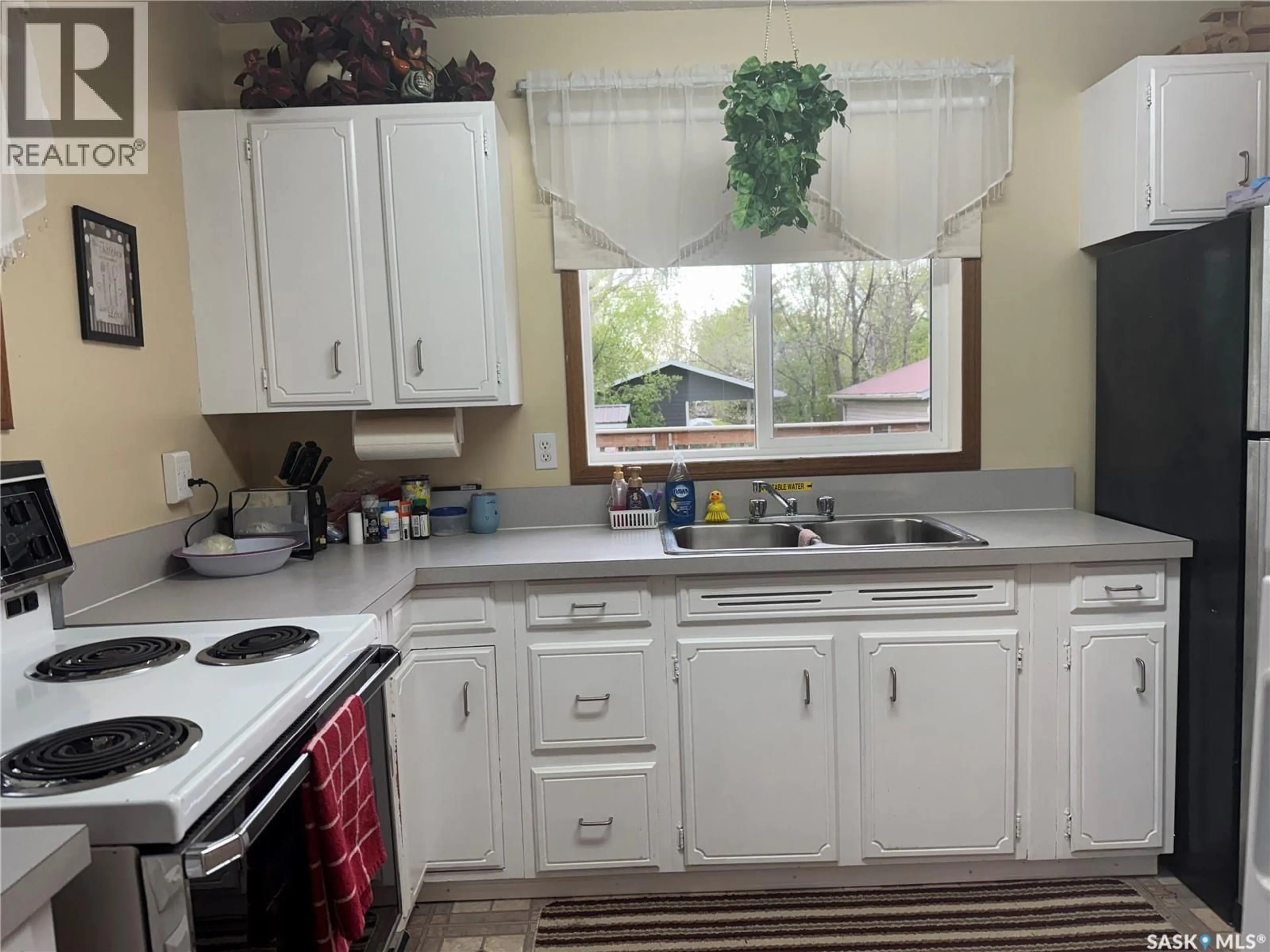 Standard kitchen, unknown for 23 LYNN BAY, Last Mountain Lake East Side Saskatchewan S0G0L0