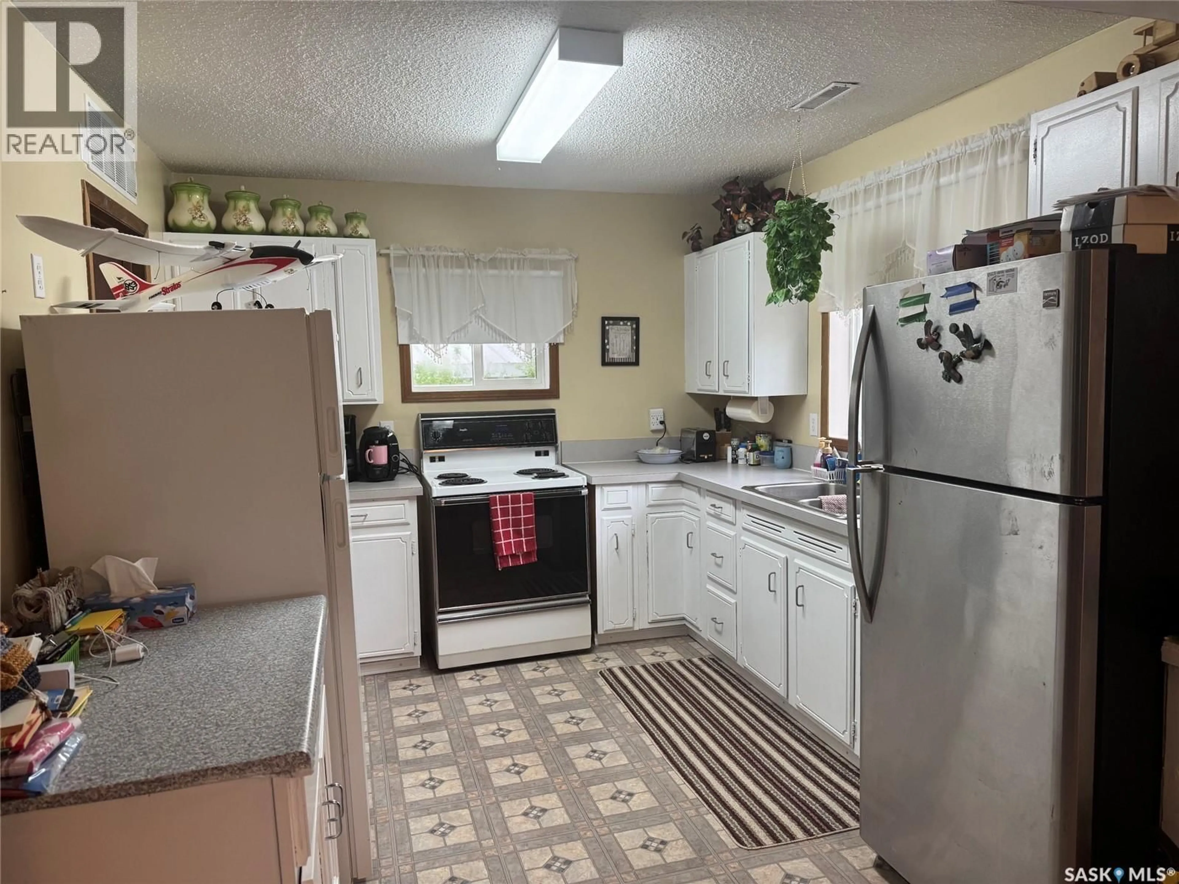 Standard kitchen, unknown for 23 LYNN BAY, Last Mountain Lake East Side Saskatchewan S0G0L0