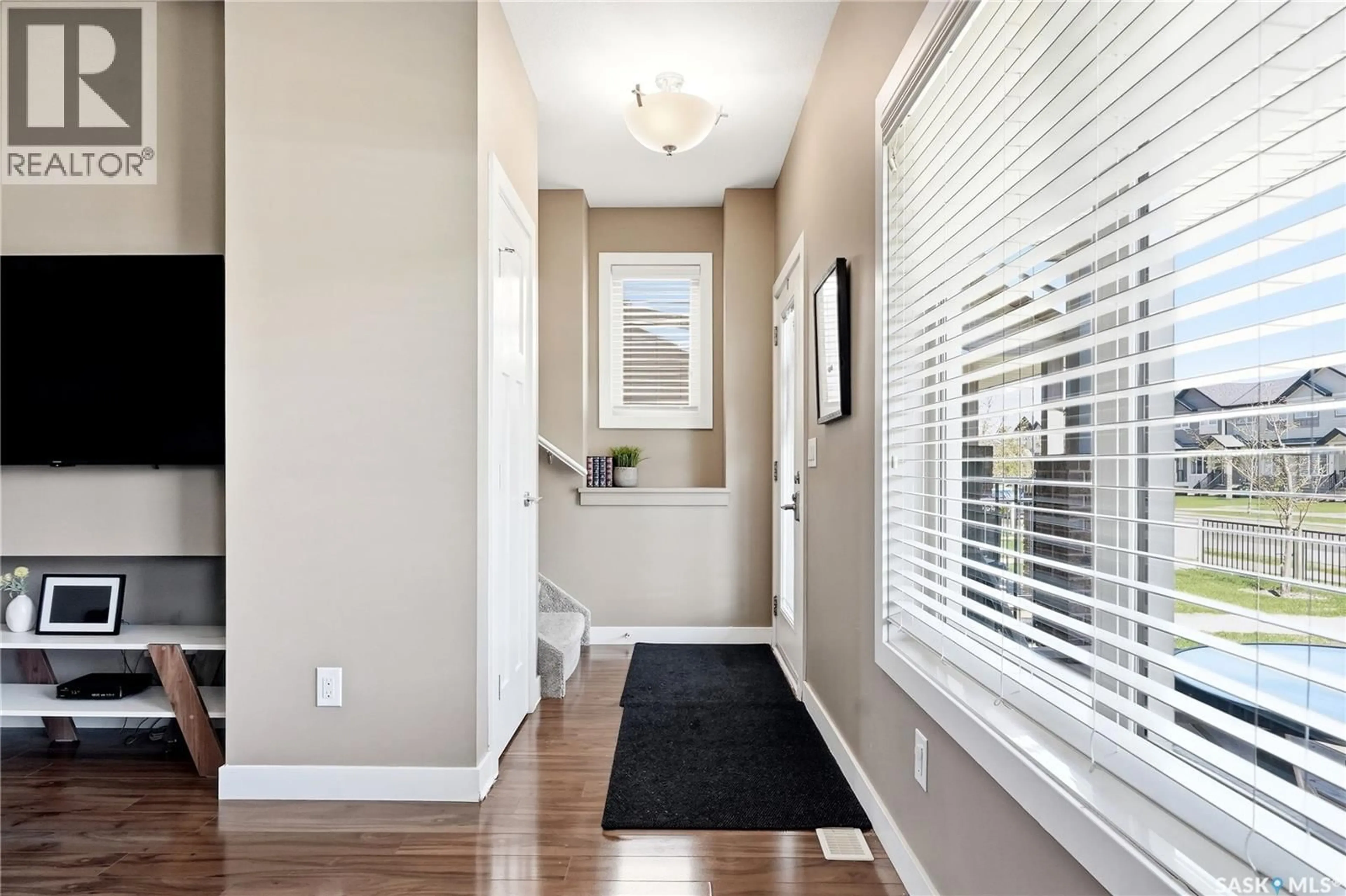 Indoor entryway for N - 142 ROSEWOOD GATE, Saskatoon Saskatchewan S7V0K9
