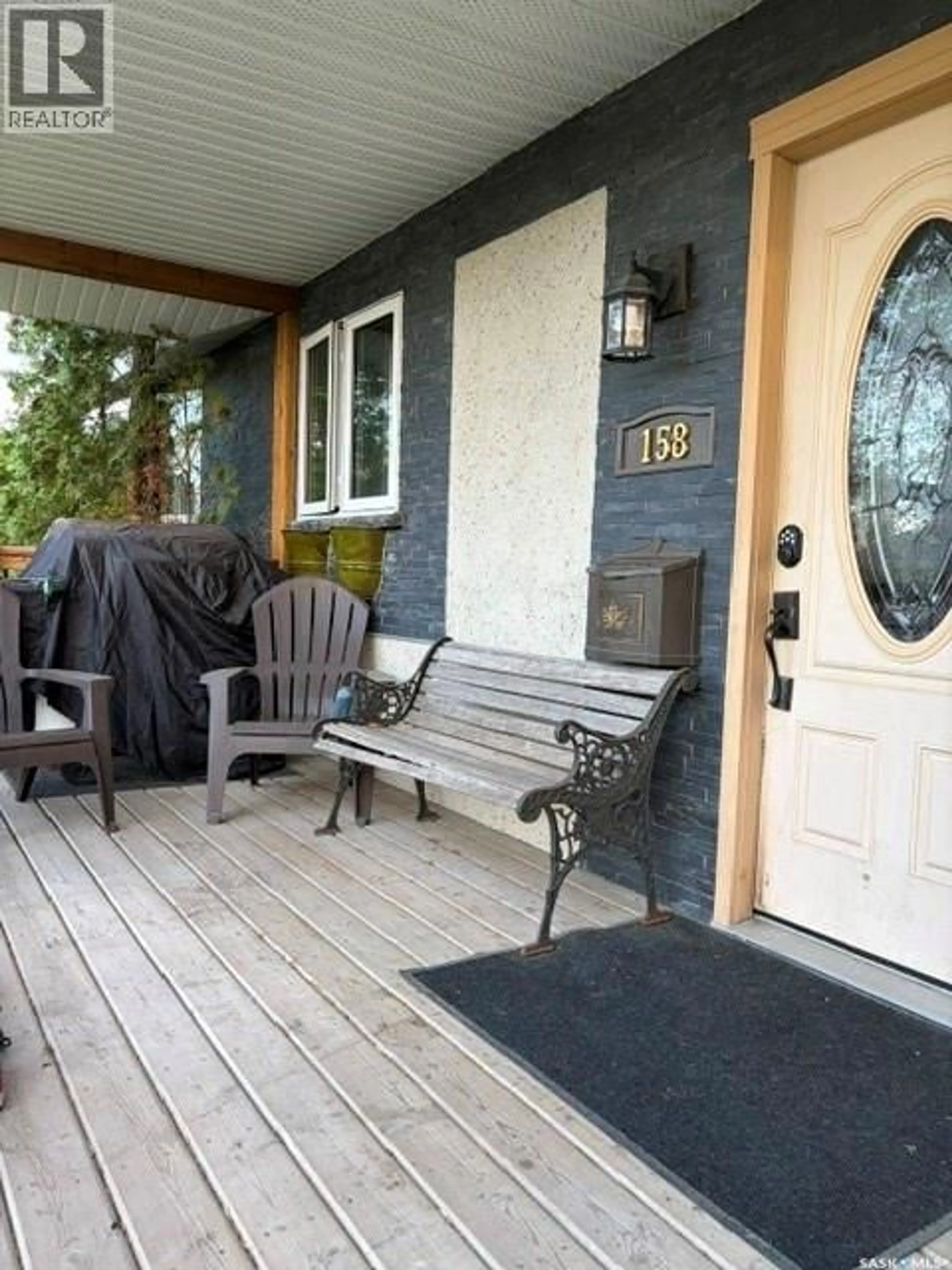 Patio, street for 158 SELKIRK CRESCENT, Saskatoon Saskatchewan S7L4J3