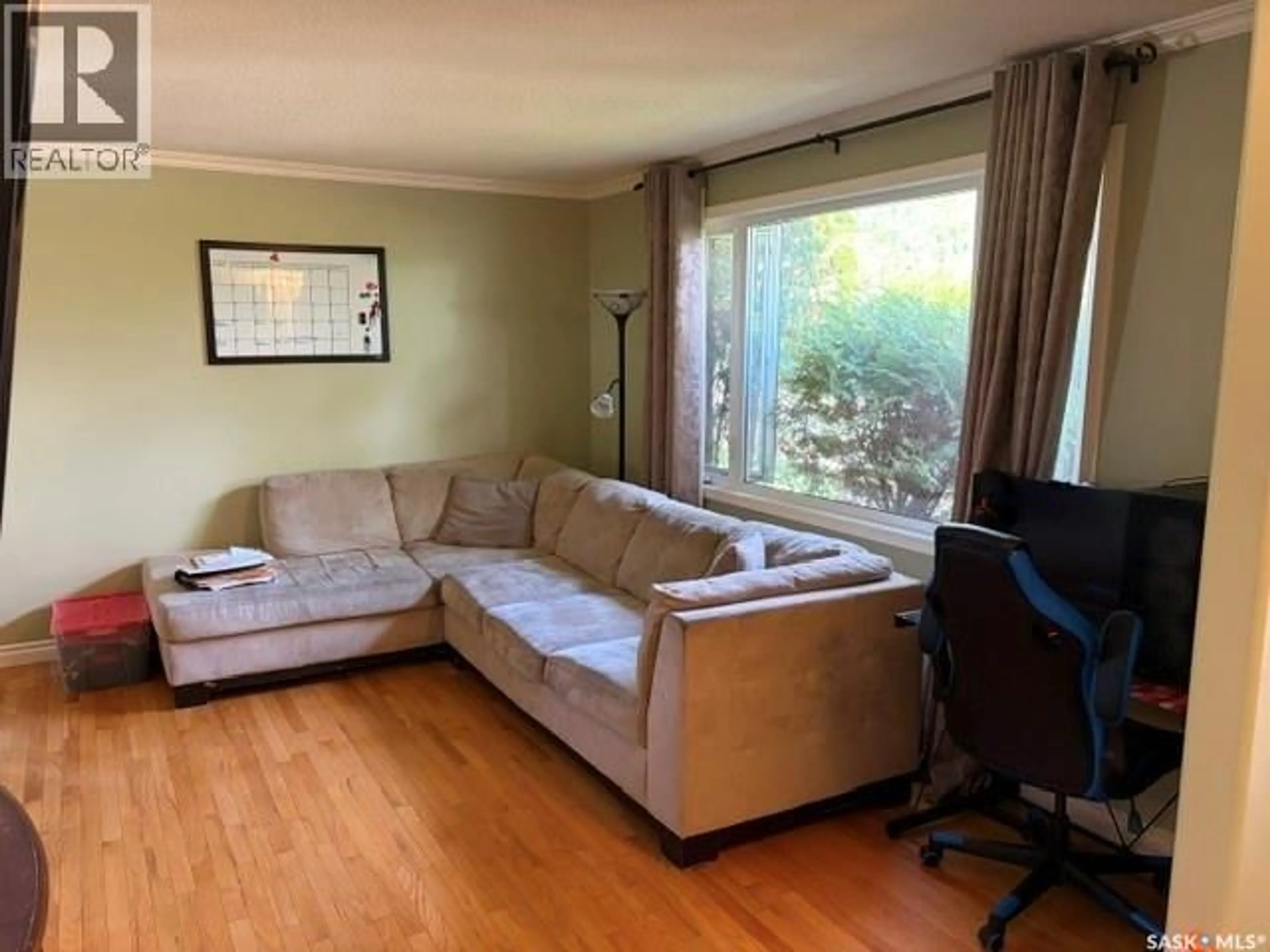 Living room with furniture, wood/laminate floor for 158 SELKIRK CRESCENT, Saskatoon Saskatchewan S7L4J3