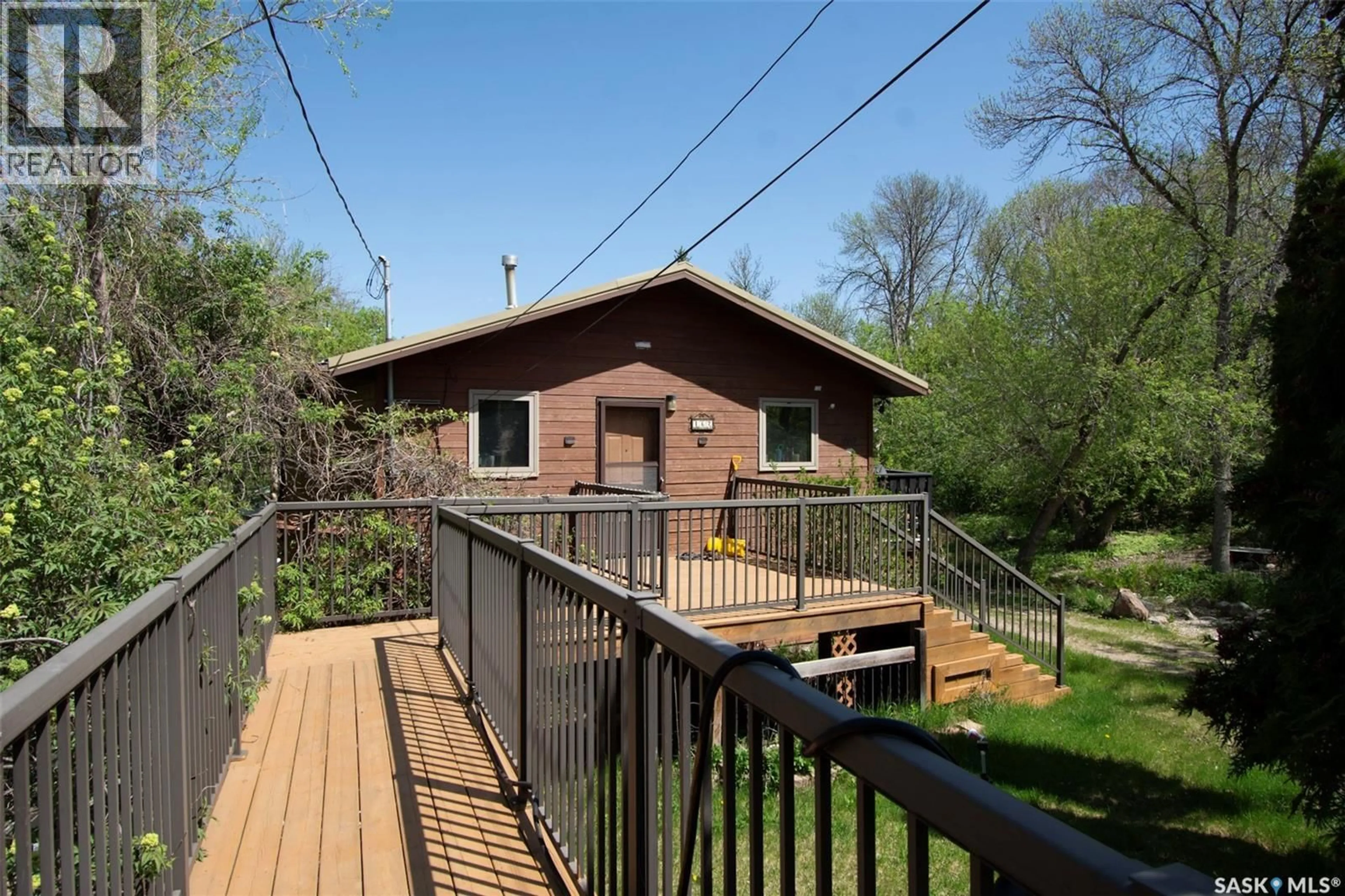 Patio, street for 462 FAIRCHILD AVENUE, Regina Beach Saskatchewan S0G4C0