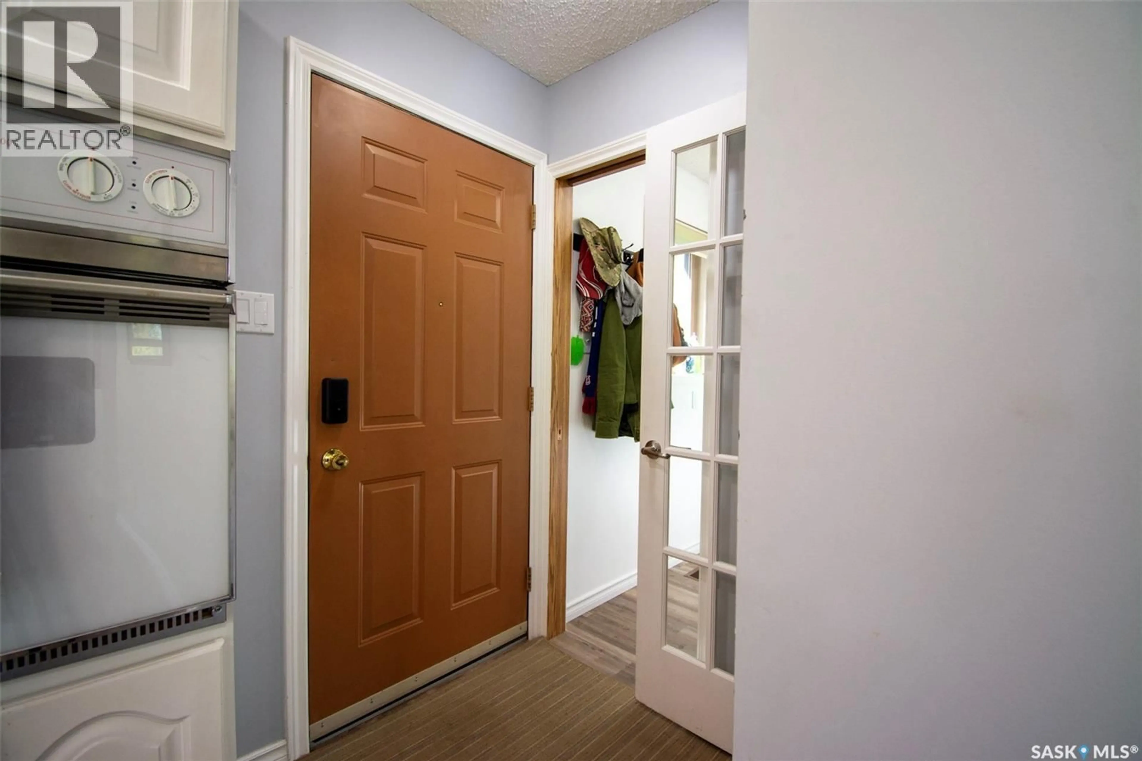 Indoor entryway for 462 FAIRCHILD AVENUE, Regina Beach Saskatchewan S0G4C0