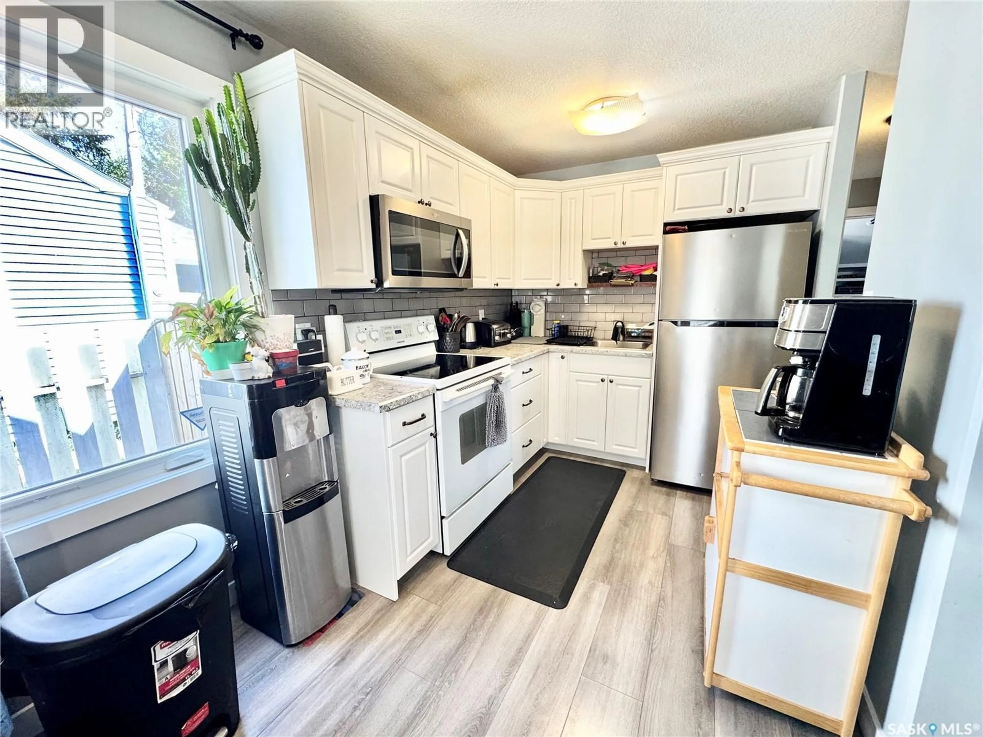 Standard kitchen, unknown for 719 4TH STREET, Prince Albert Saskatchewan S6V0K4
