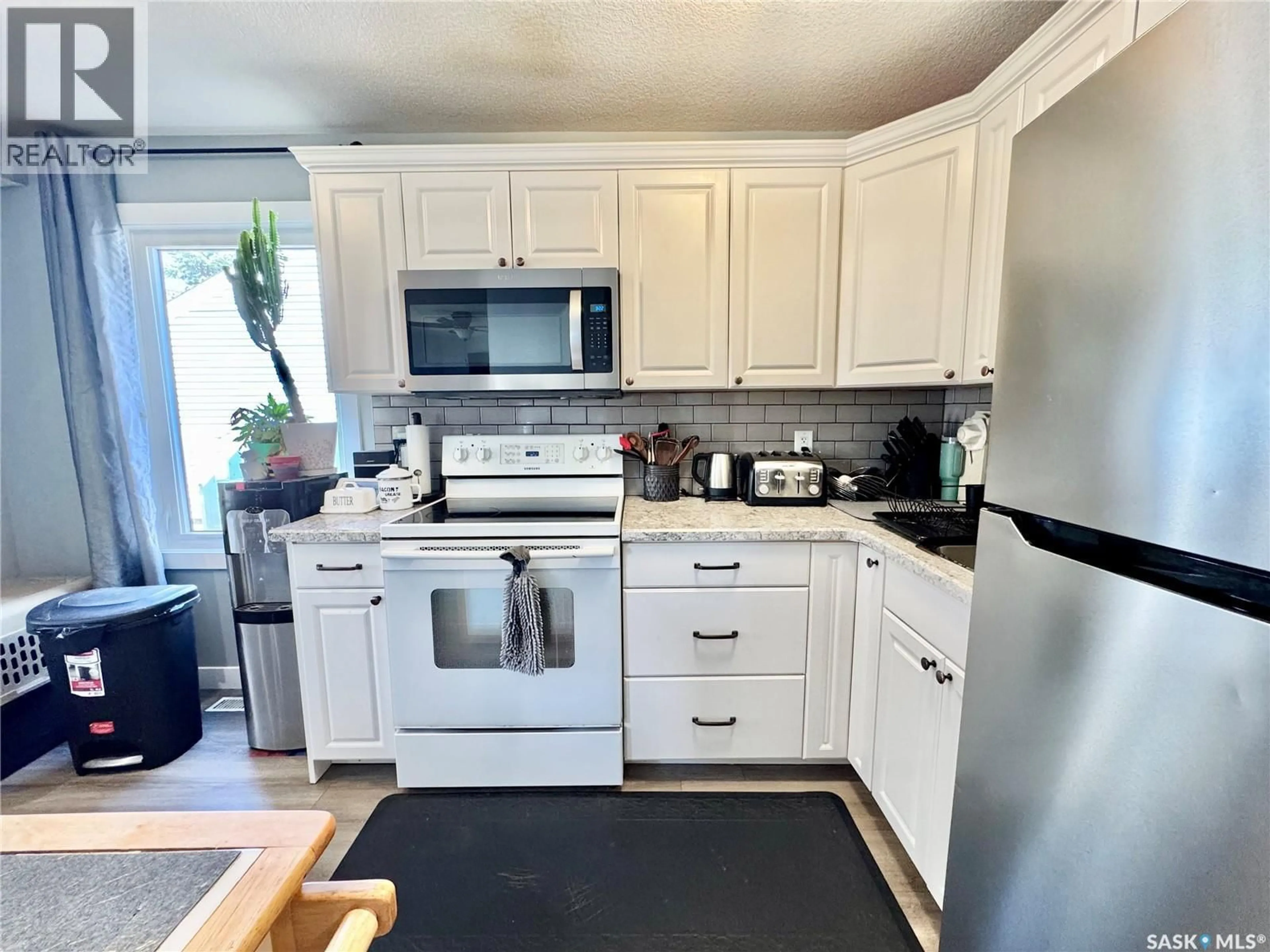 Standard kitchen, unknown for 719 4TH STREET, Prince Albert Saskatchewan S6V0K4