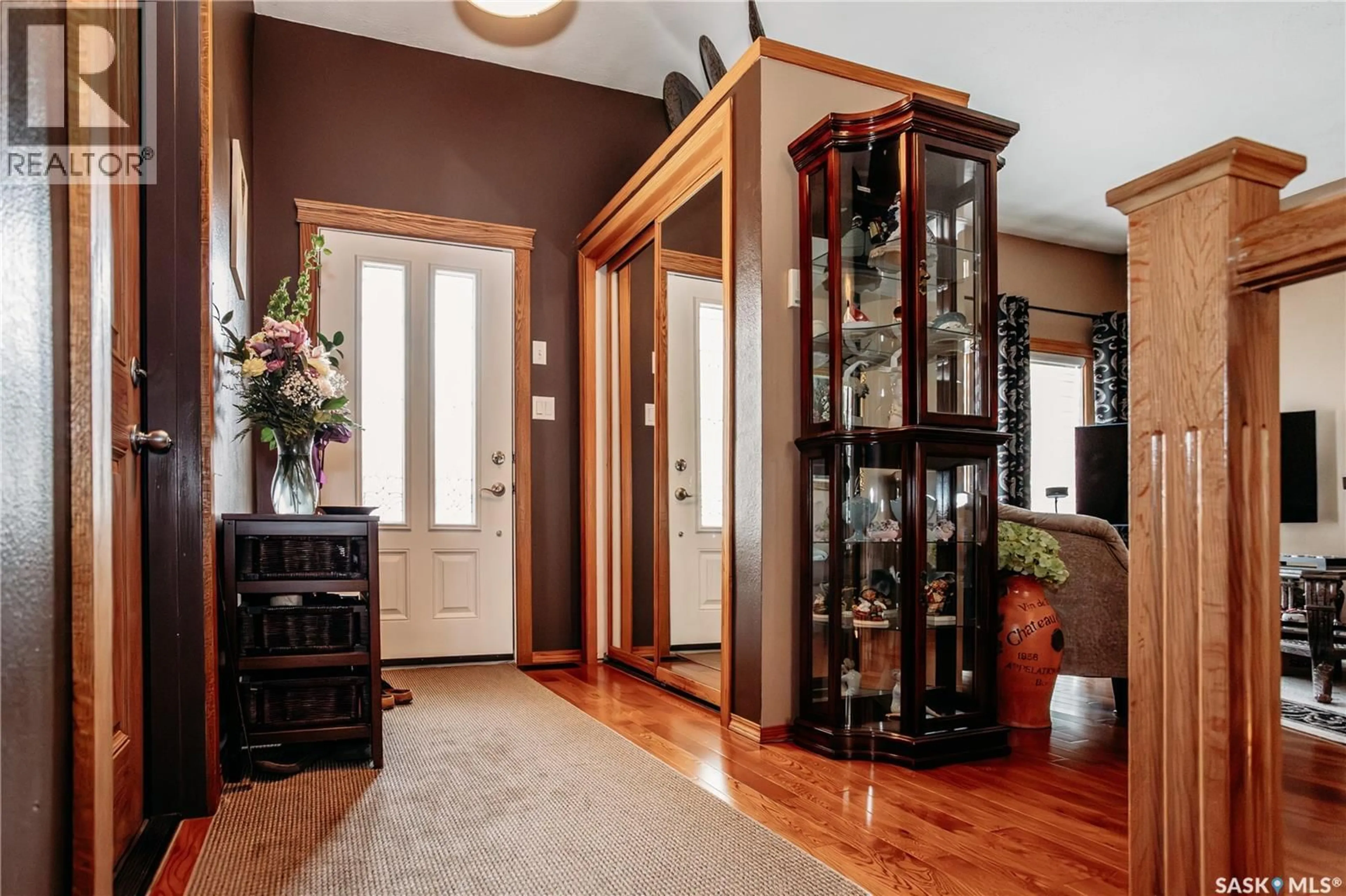 Indoor entryway for 643 DIEPPE DRIVE, Weyburn Saskatchewan S4H3G4