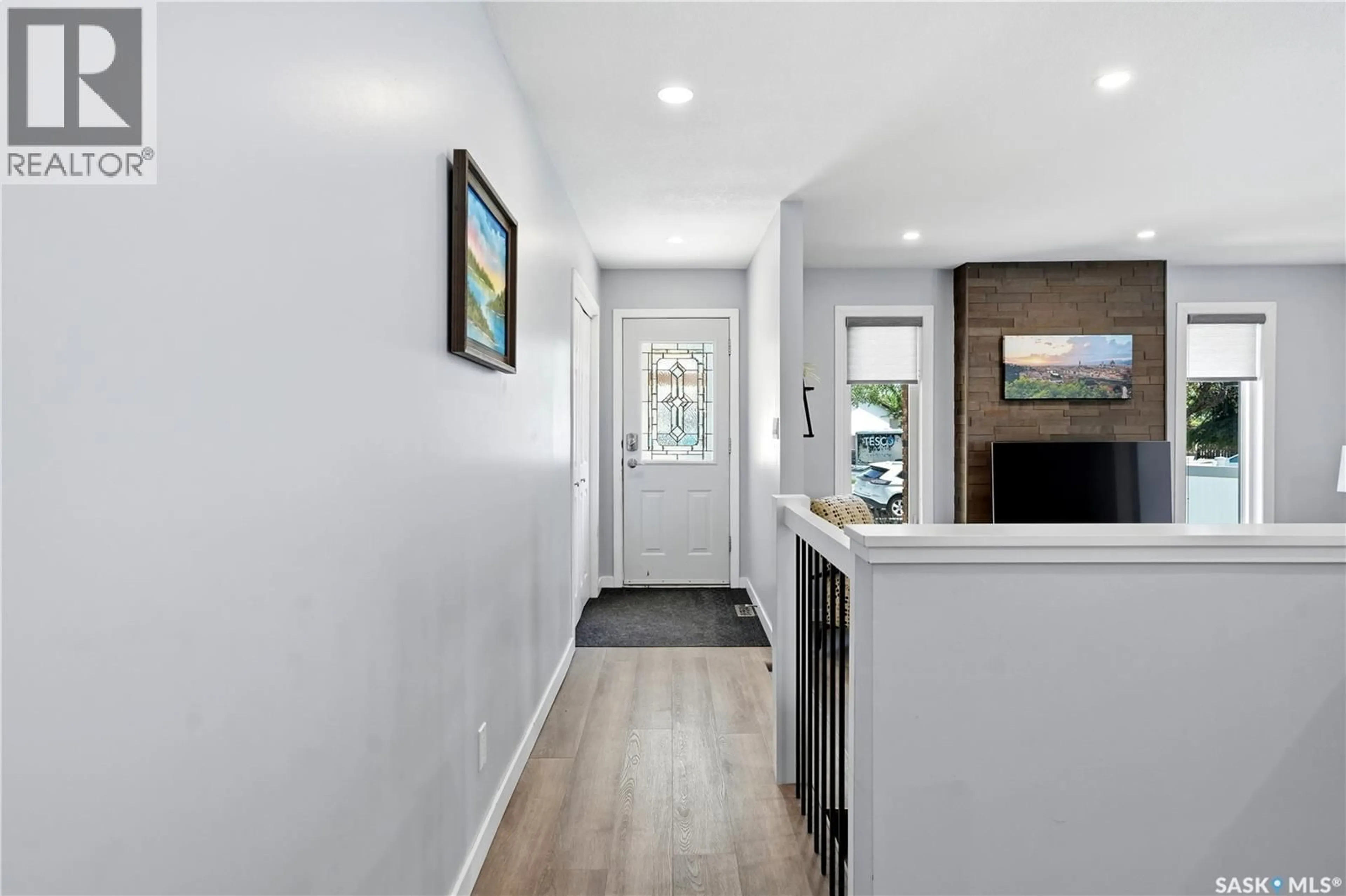 Indoor entryway for 90 EDENWOLD CRESCENT, Regina Saskatchewan S4R8A3