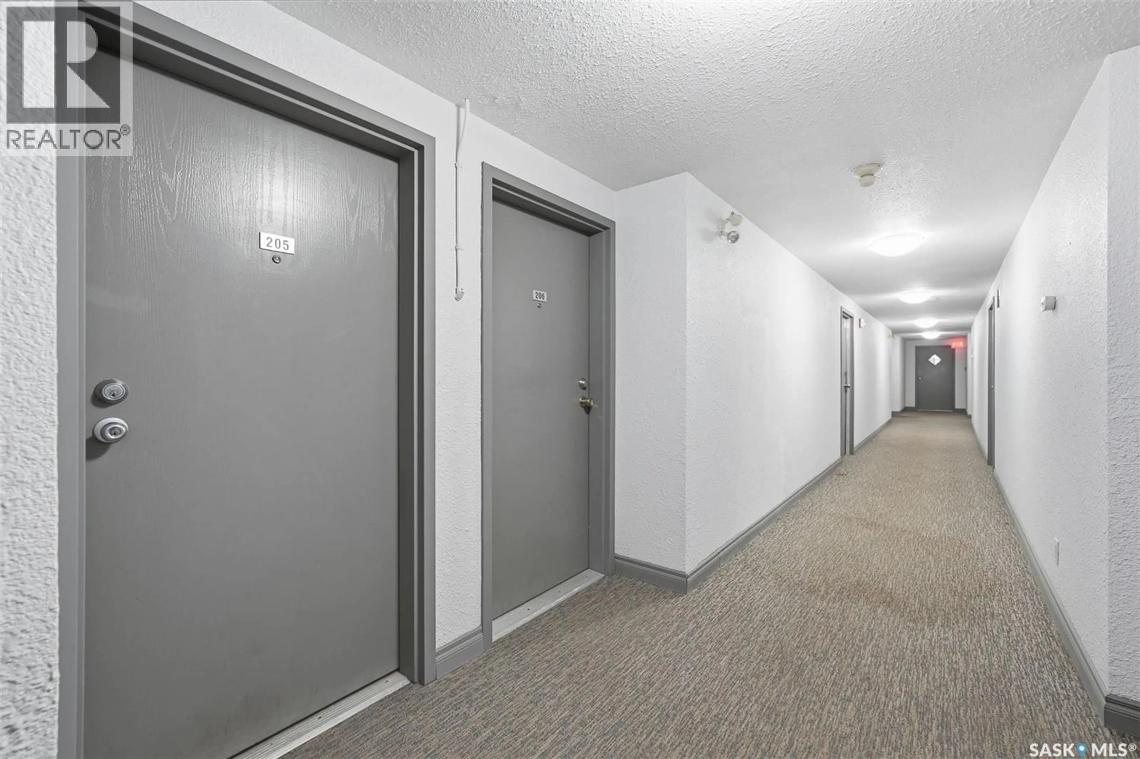 Indoor foyer for 205 139 ST LAWRENCE COURT, Saskatoon Saskatchewan S7K4H3