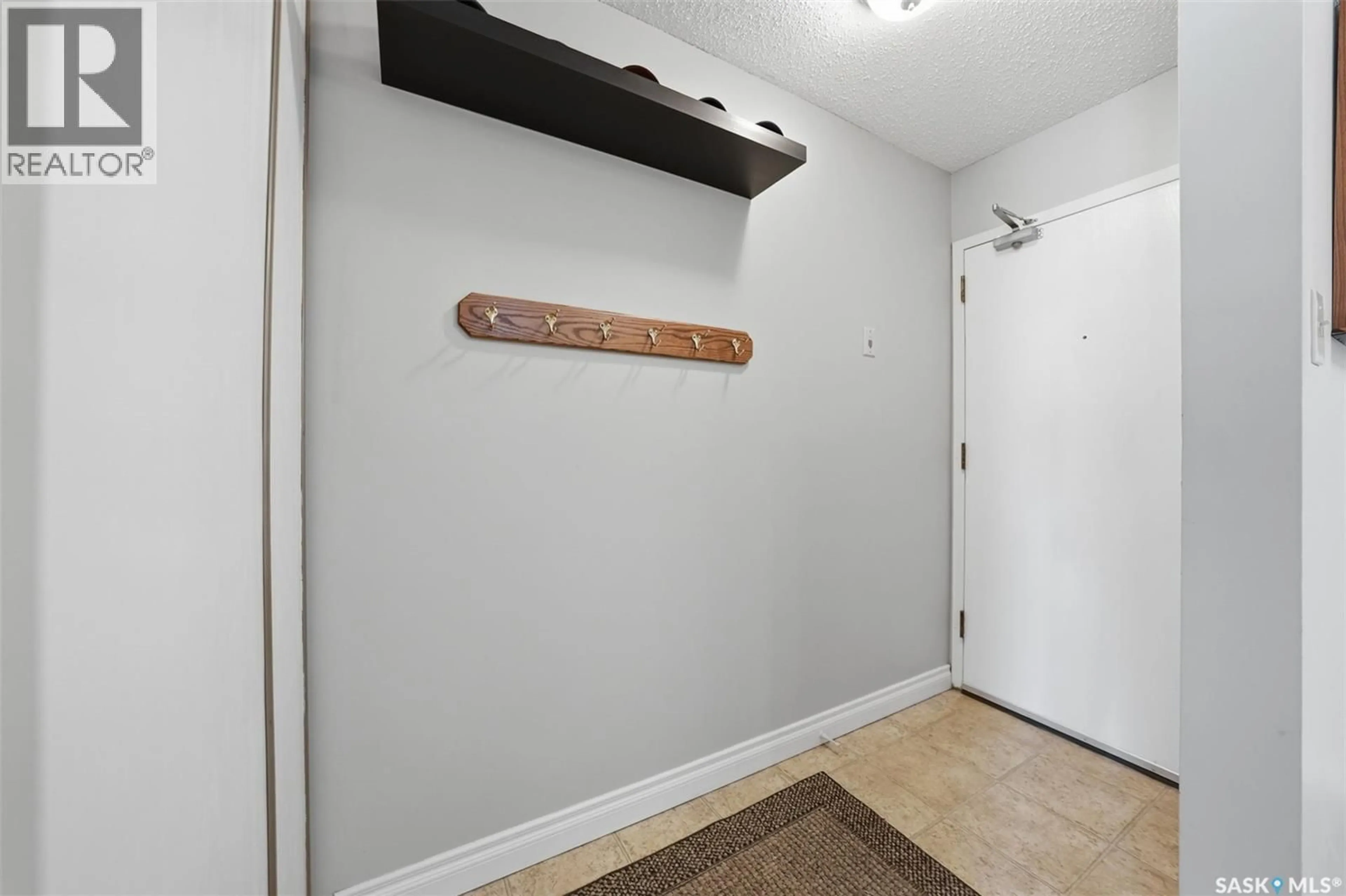 Indoor entryway for 205 139 ST LAWRENCE COURT, Saskatoon Saskatchewan S7K4H3