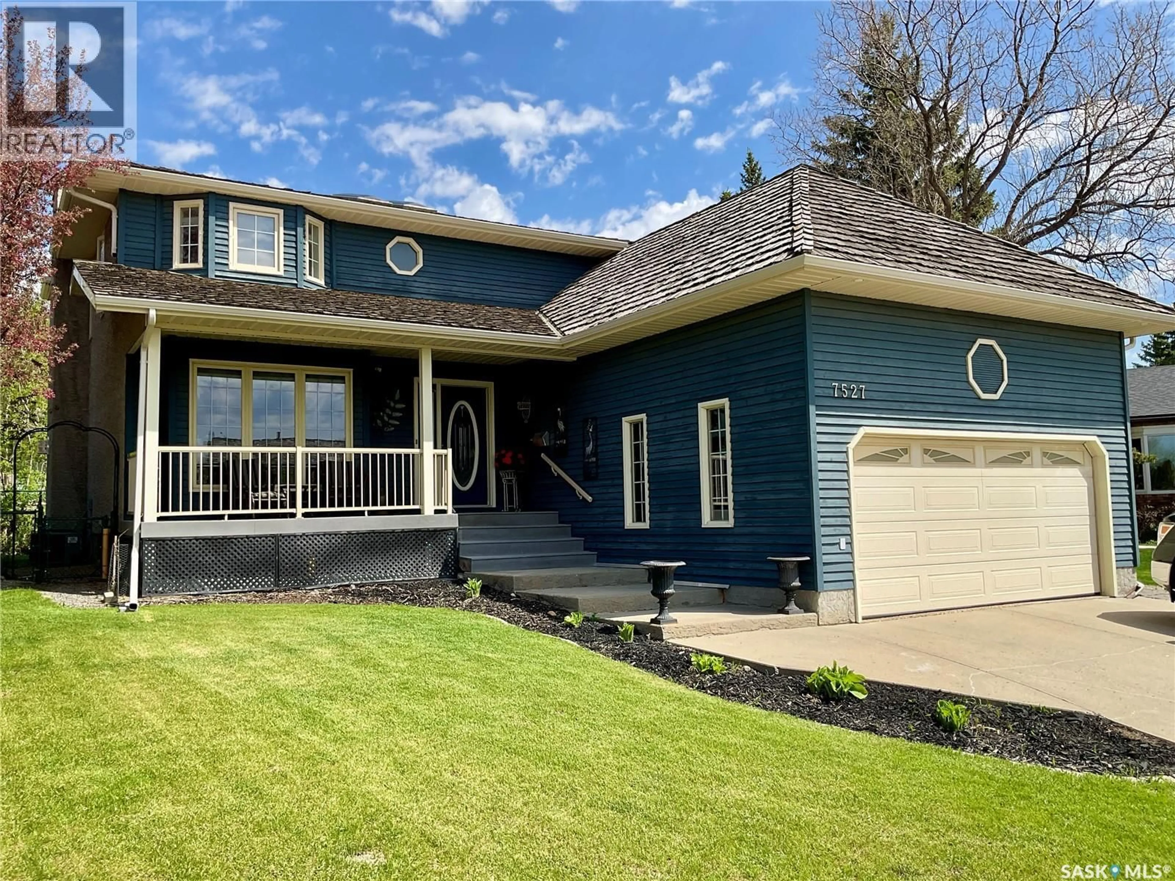 Home with vinyl exterior material, street for 7527 BUTLER BAY, Regina Saskatchewan S4Y1B8