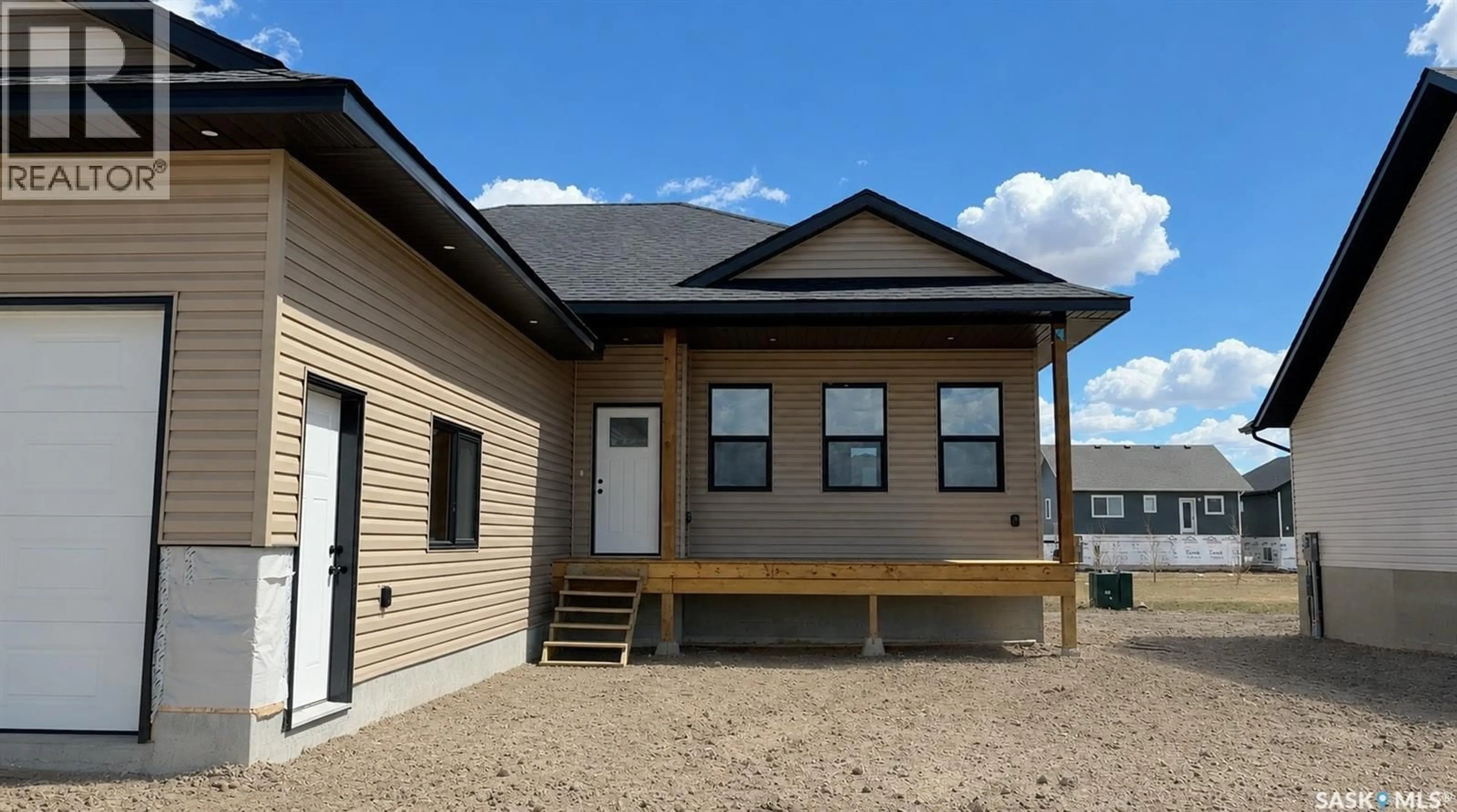 Home with vinyl exterior material, building for 110 LAKEWOOD DRIVE, Humboldt Saskatchewan S0K2A0