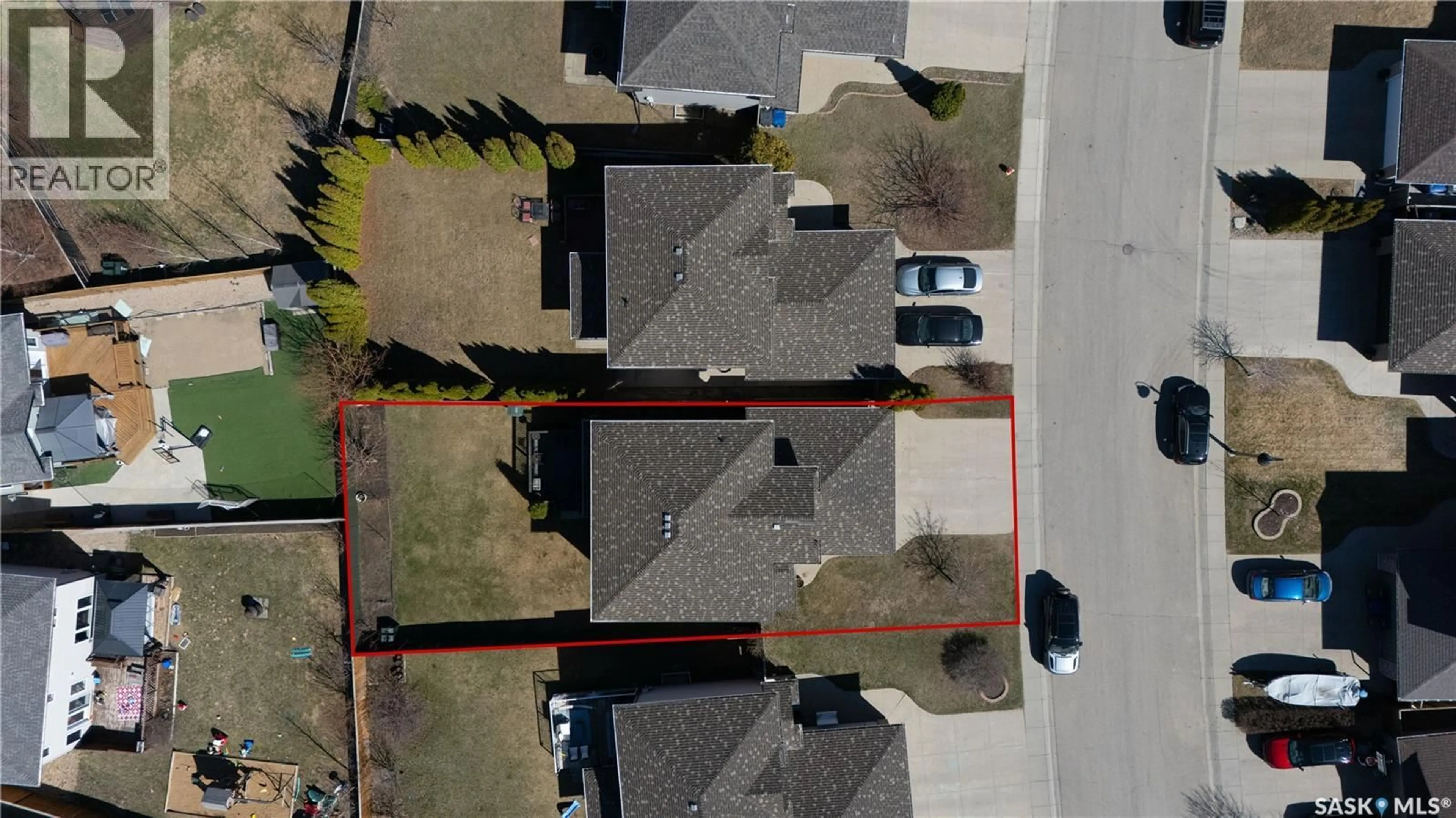 A pic from outside/outdoor area/front of a property/back of a property/a pic from drone, street for 222 STEPNEY CRESCENT, Saskatoon Saskatchewan S7T0A5