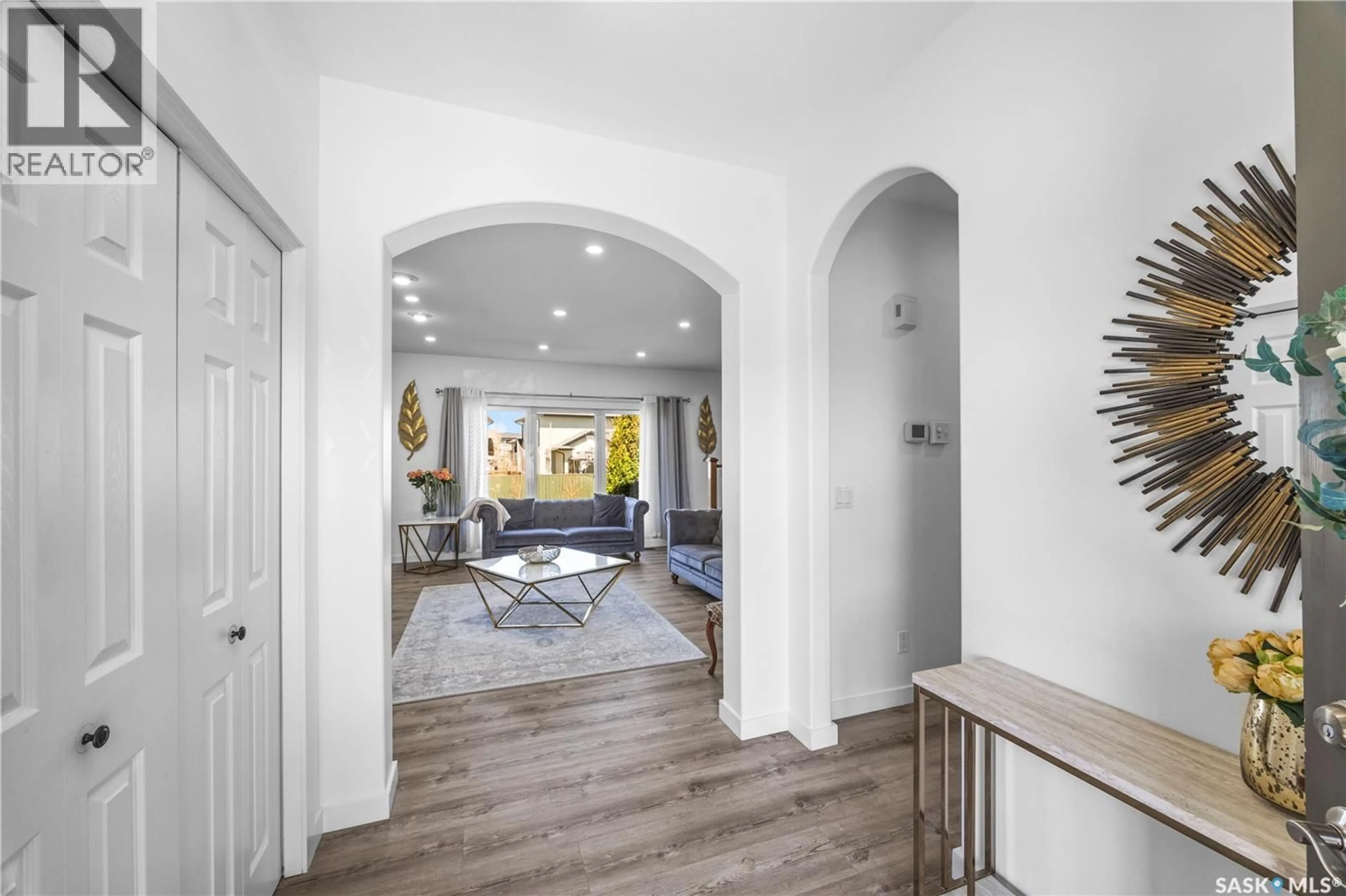 Indoor entryway for 222 STEPNEY CRESCENT, Saskatoon Saskatchewan S7T0A5