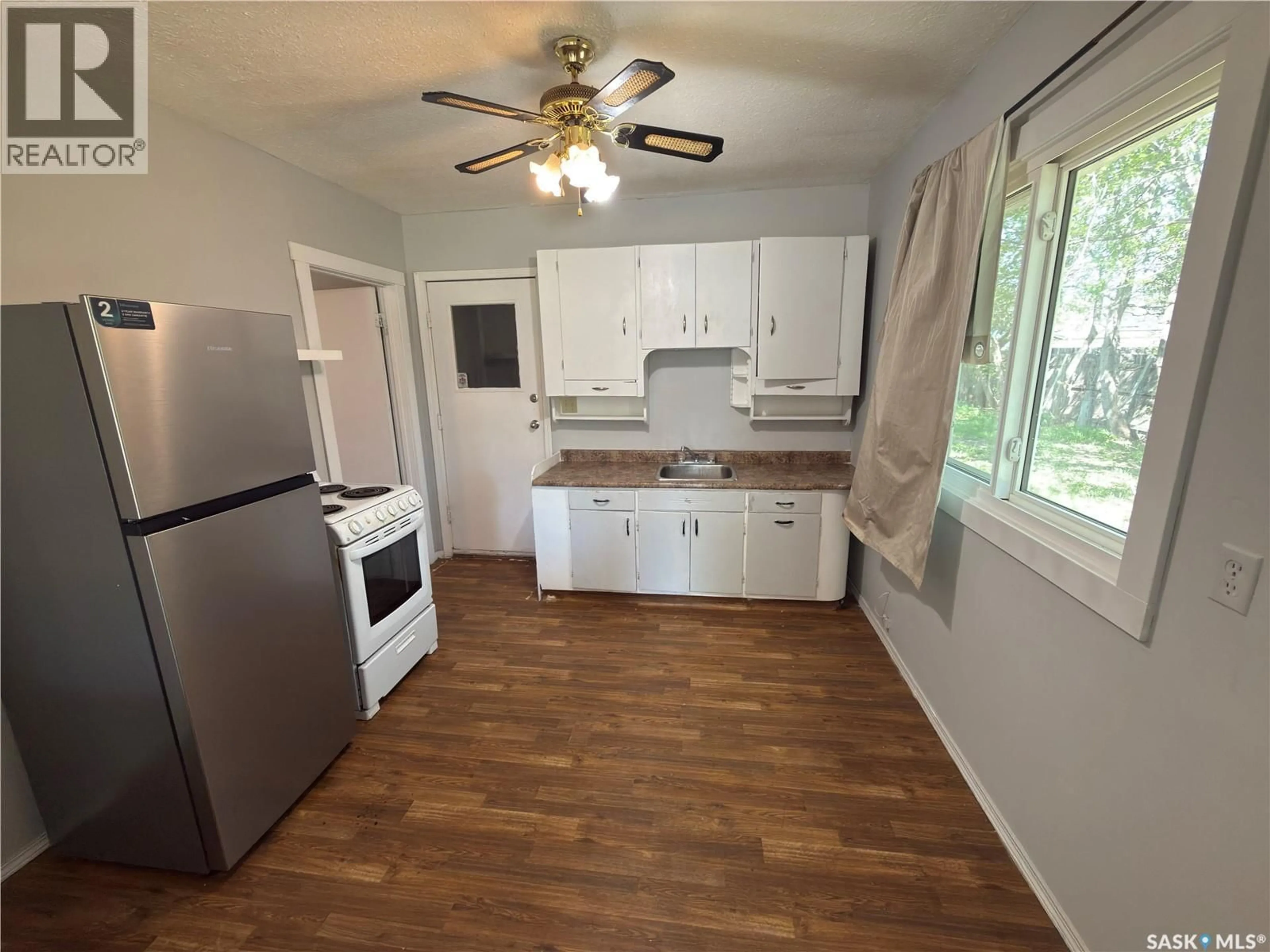 Standard kitchen, unknown for 844 13TH STREET, Prince Albert Saskatchewan S6V3H3