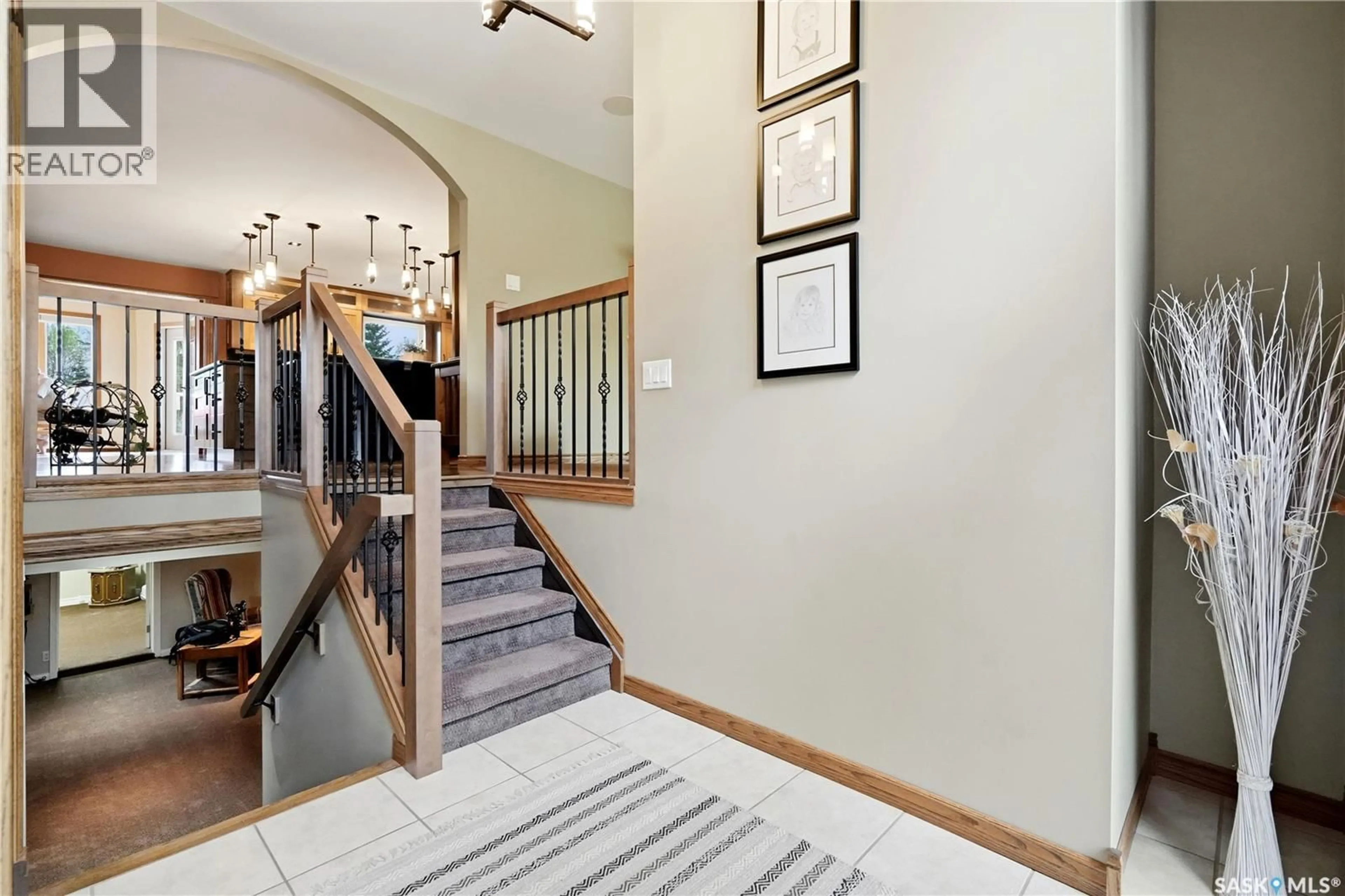 Indoor foyer for 19 RIDGEDALE BAY, White City Saskatchewan S4L5B1