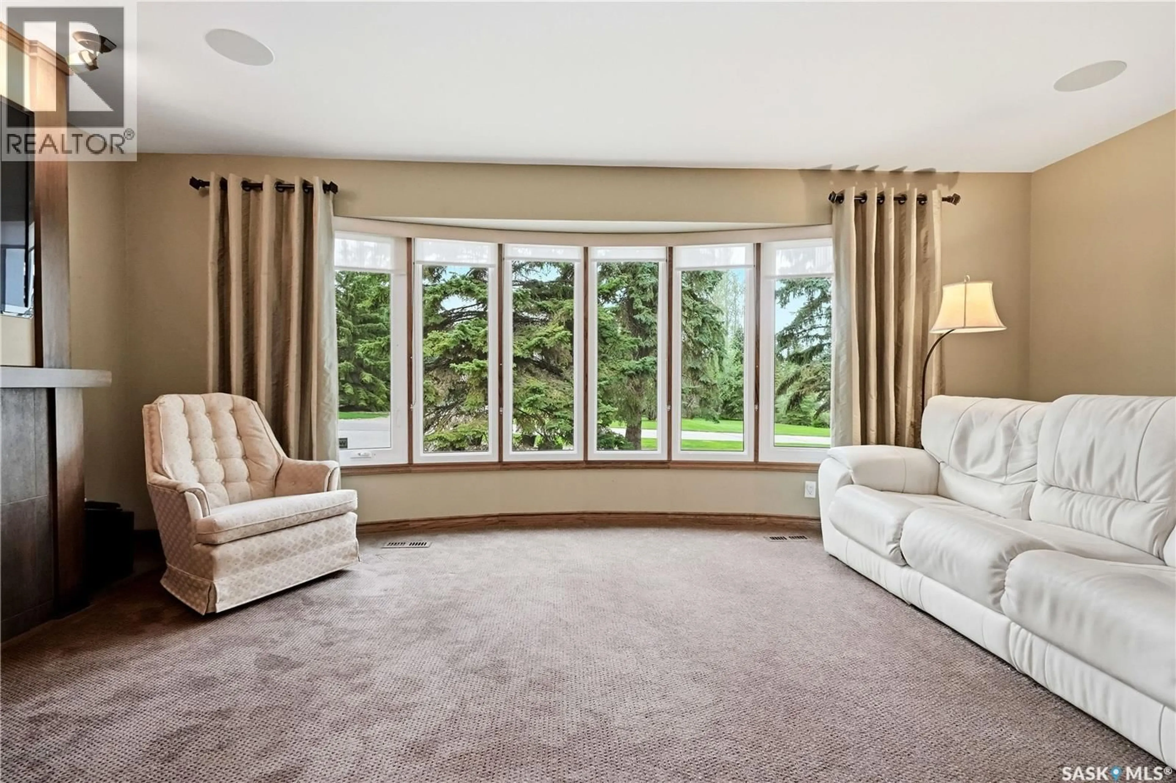 Living room with furniture, carpet floor for 19 RIDGEDALE BAY, White City Saskatchewan S4L5B1