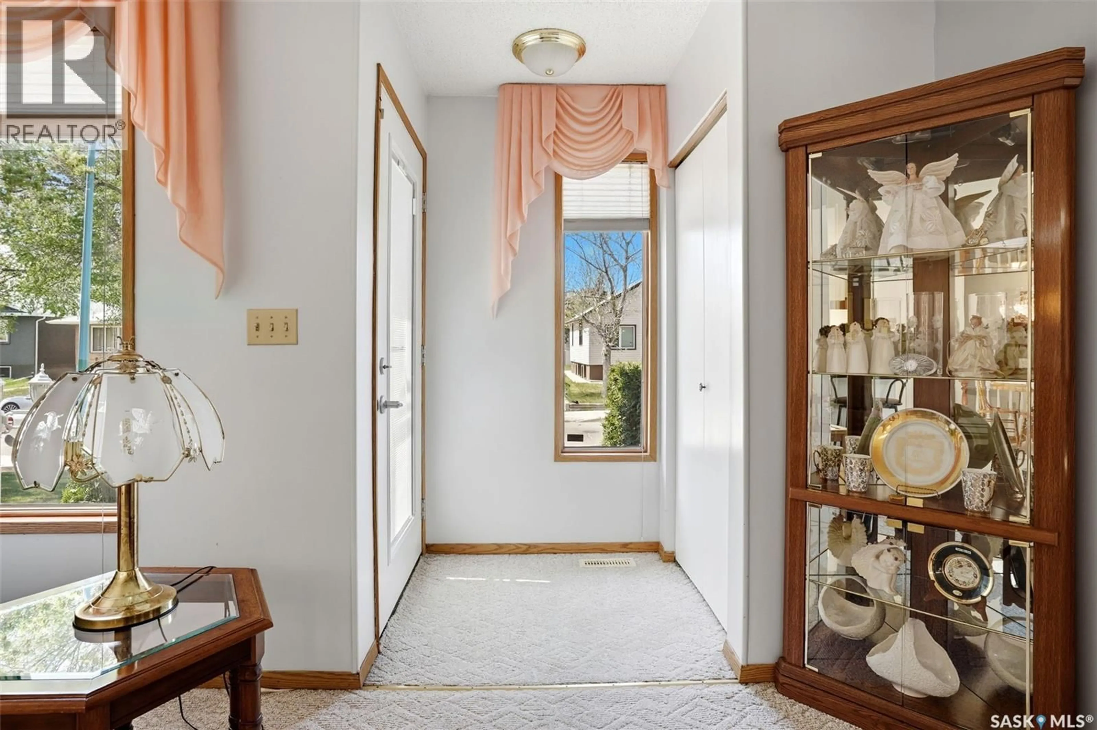 Indoor entryway for 2245 REYNOLDS STREET, Regina Saskatchewan S4V3N4