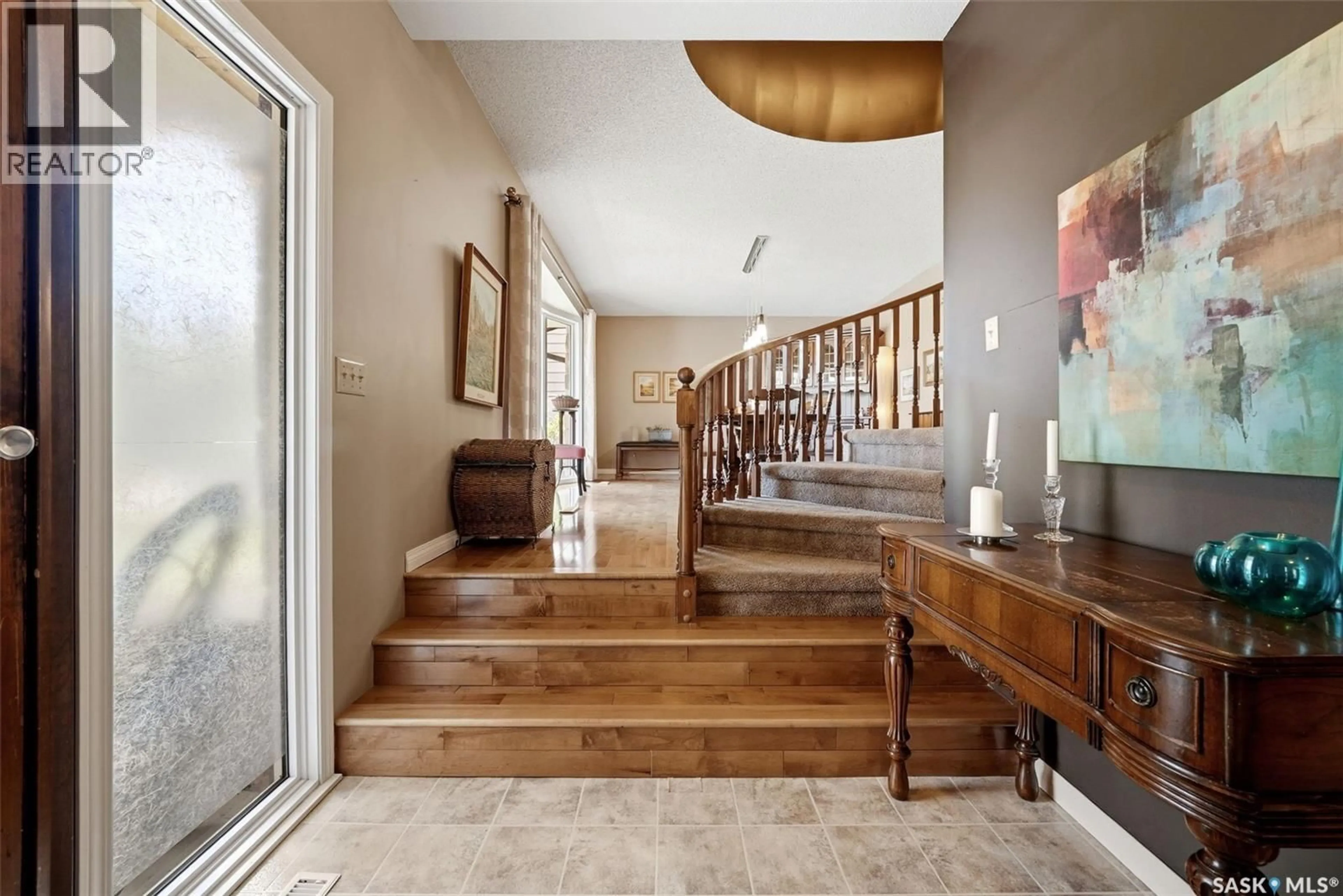 Indoor foyer for 27 COWIE ROAD, Regina Saskatchewan S4S6S2