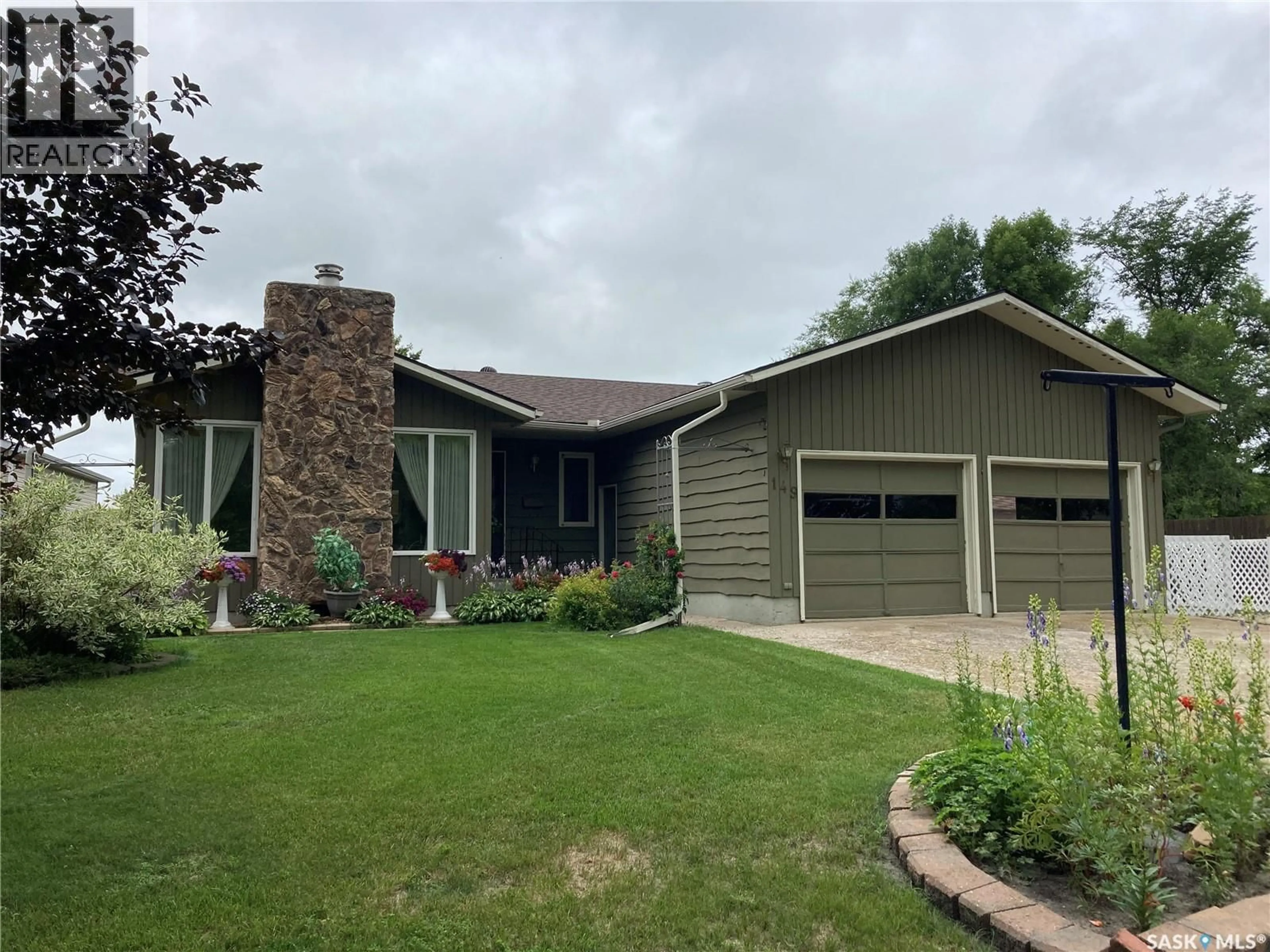 Home with vinyl exterior material, street for 149 GARVIN CRESCENT, Canora Saskatchewan S0A0L0