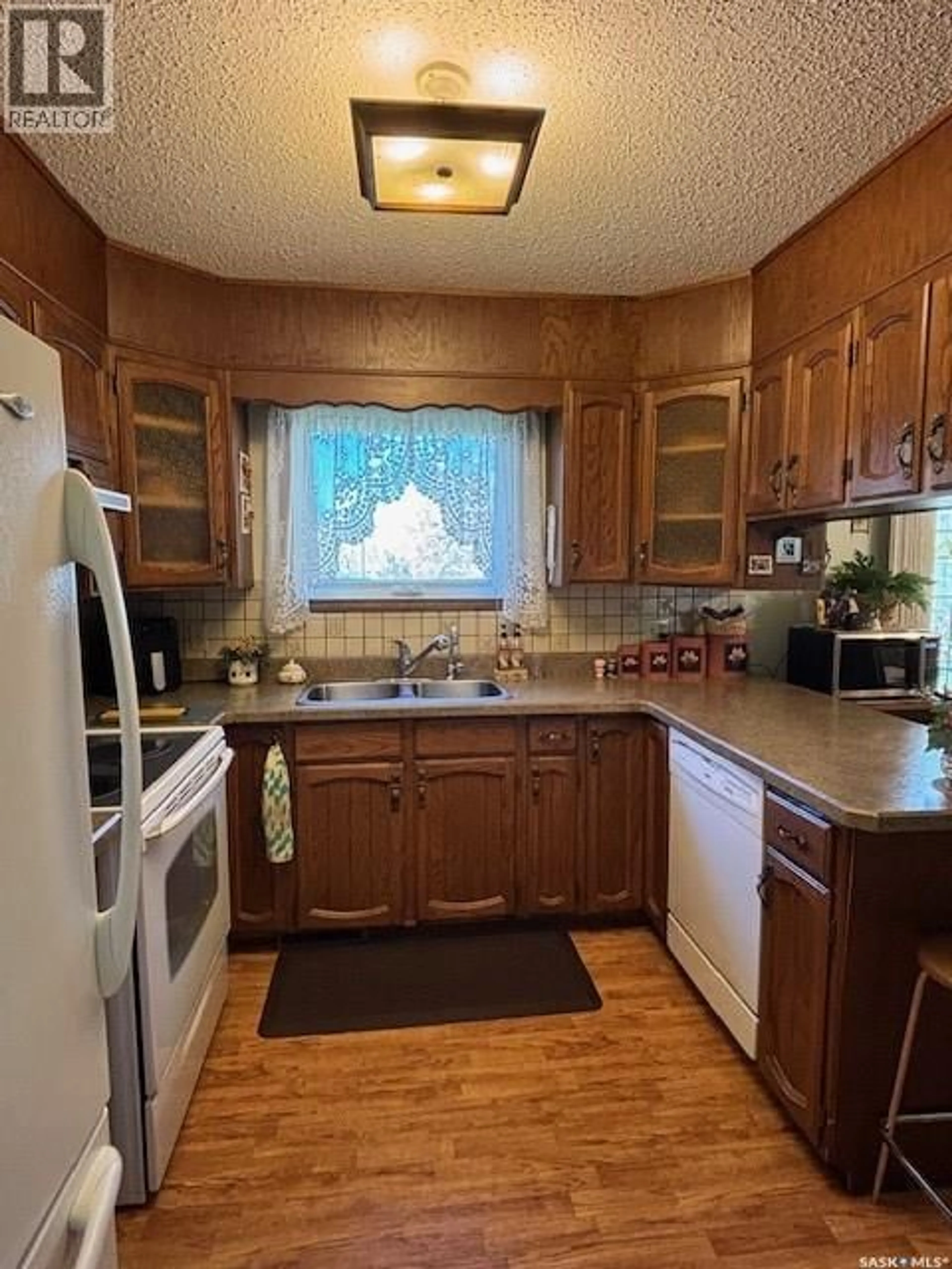 Standard kitchen, unknown for 149 GARVIN CRESCENT, Canora Saskatchewan S0A0L0