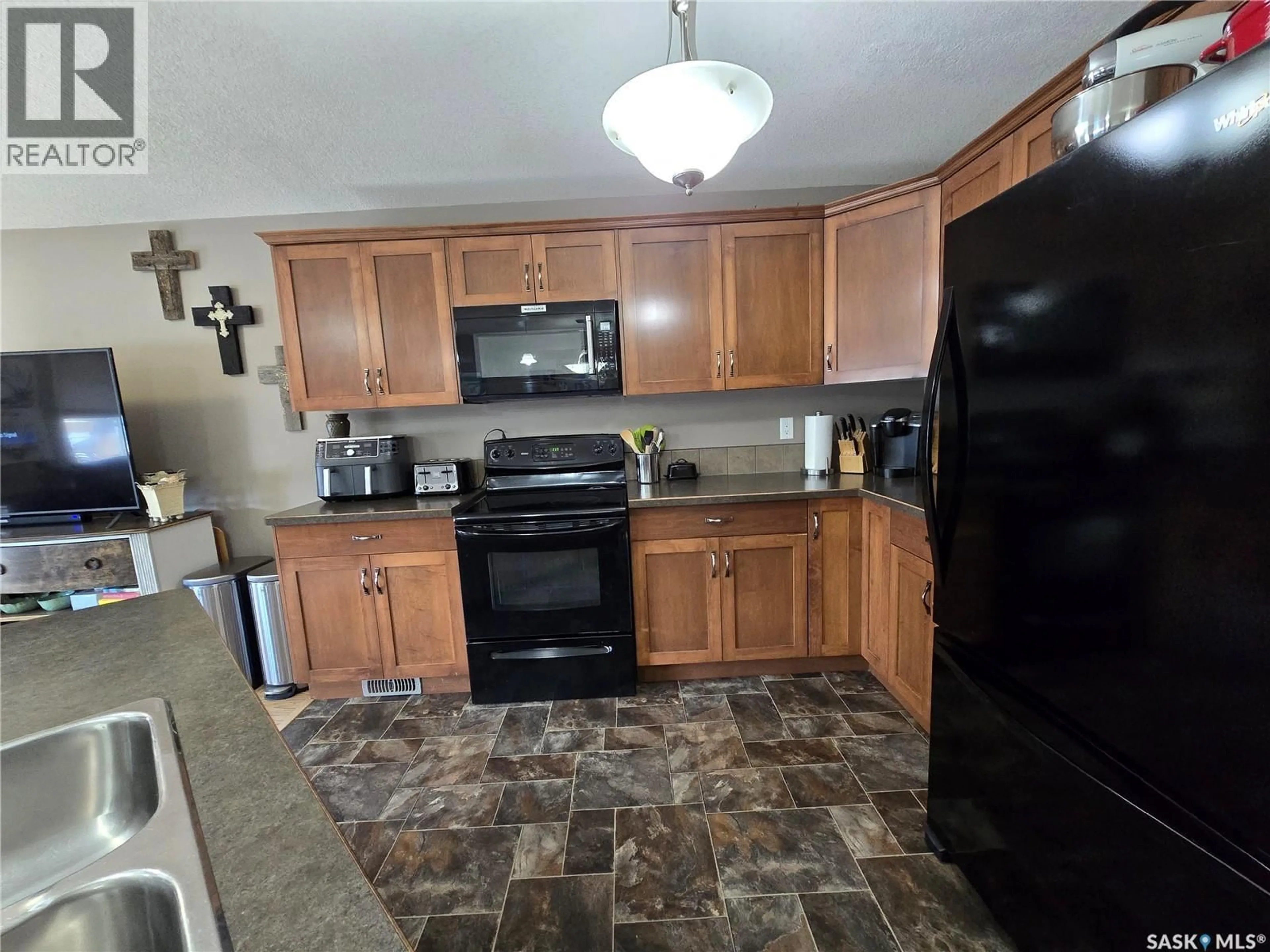 Standard kitchen, ceramic/tile floor for 610 BARBER CRESCENT, Weyburn Saskatchewan S4H0M9