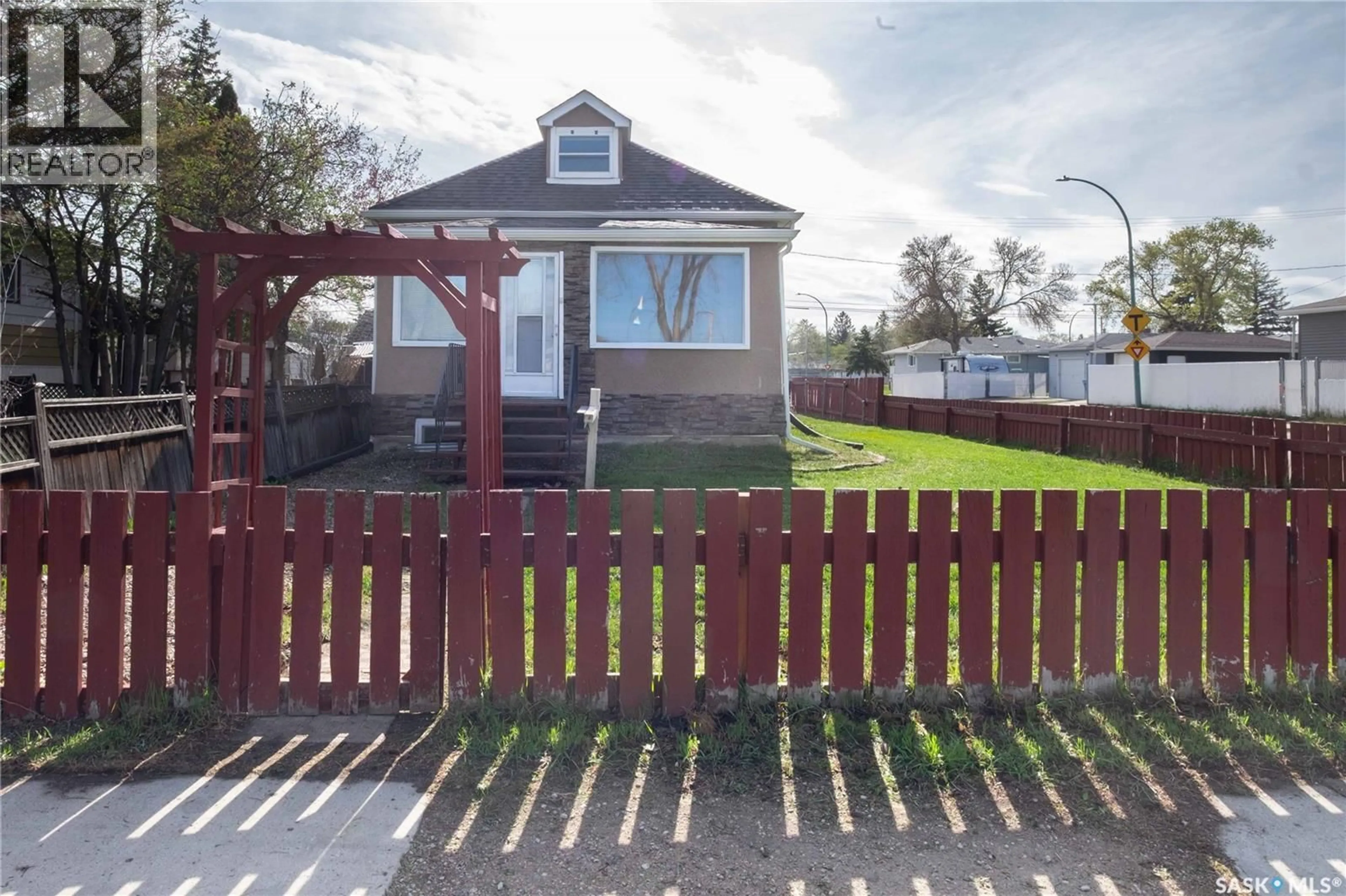 A pic from outside/outdoor area/front of a property/back of a property/a pic from drone, street for 1077 BRODER STREET, Regina Saskatchewan S4N3P8