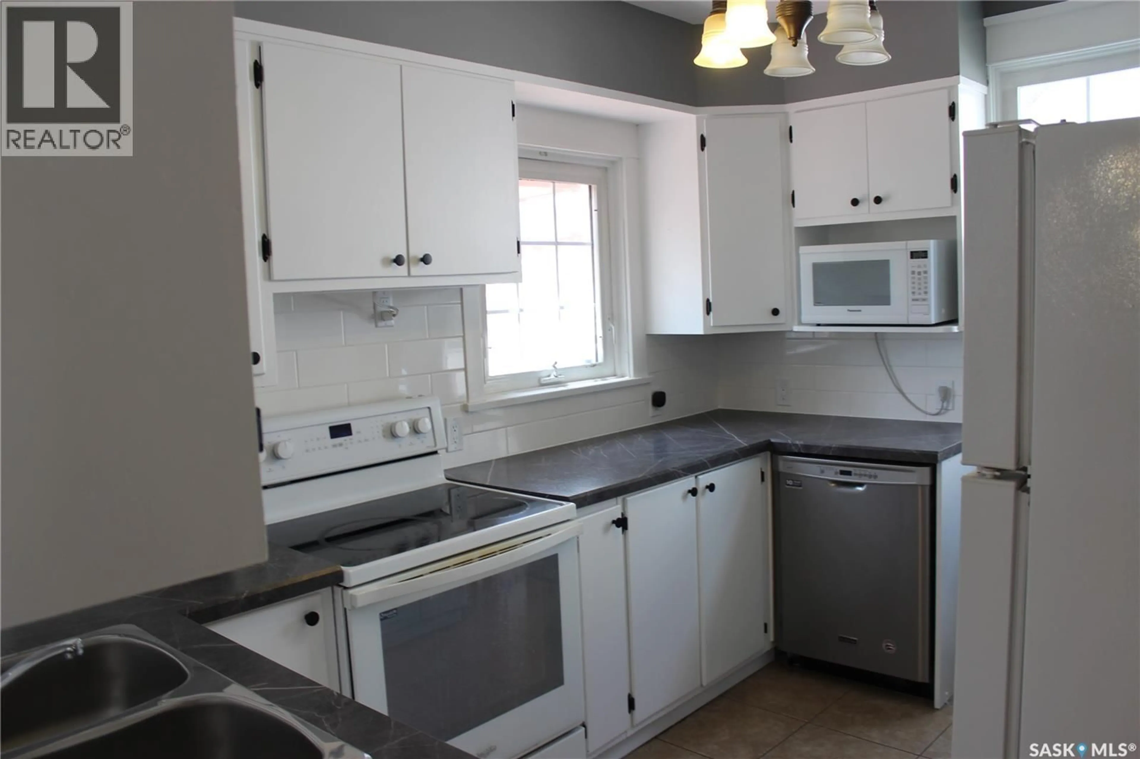 Standard kitchen, unknown for 1418 2ND STREET, Estevan Saskatchewan S4A0M6