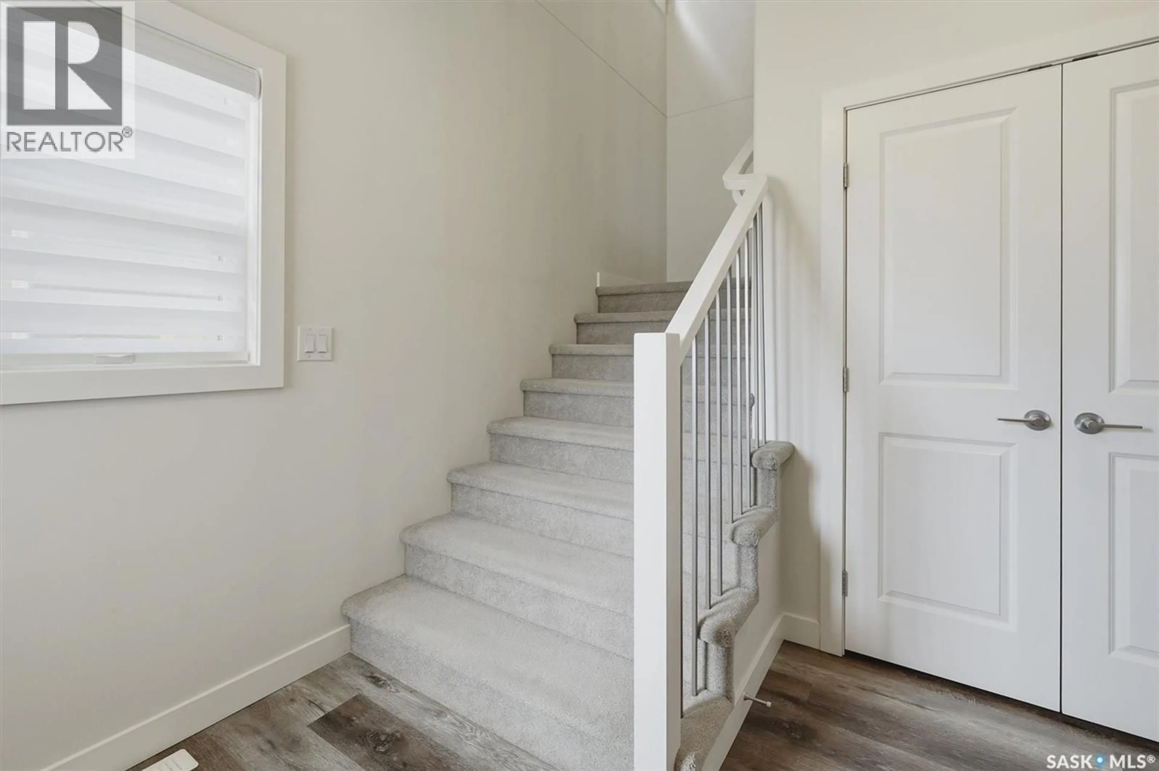 Stairs for 259 SKOPIK CRESCENT, Saskatoon Saskatchewan S7V0N4