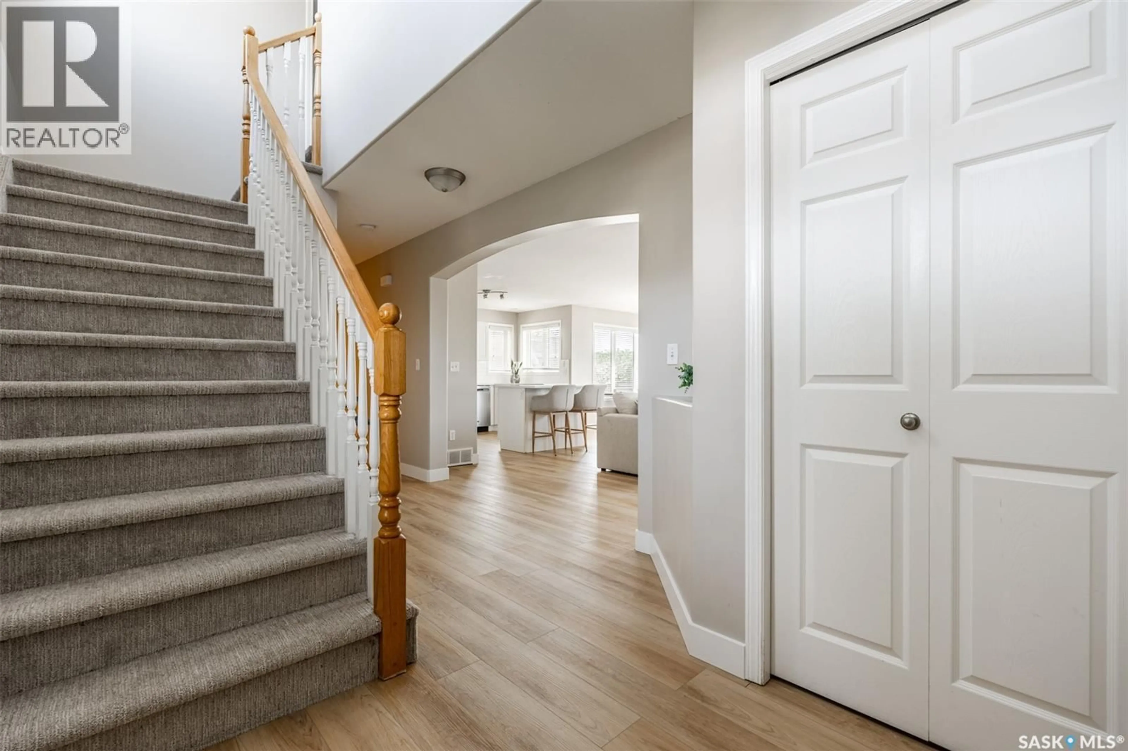 Indoor entryway for 451 BUCKWOLD COVE, Saskatoon Saskatchewan S7N4W1