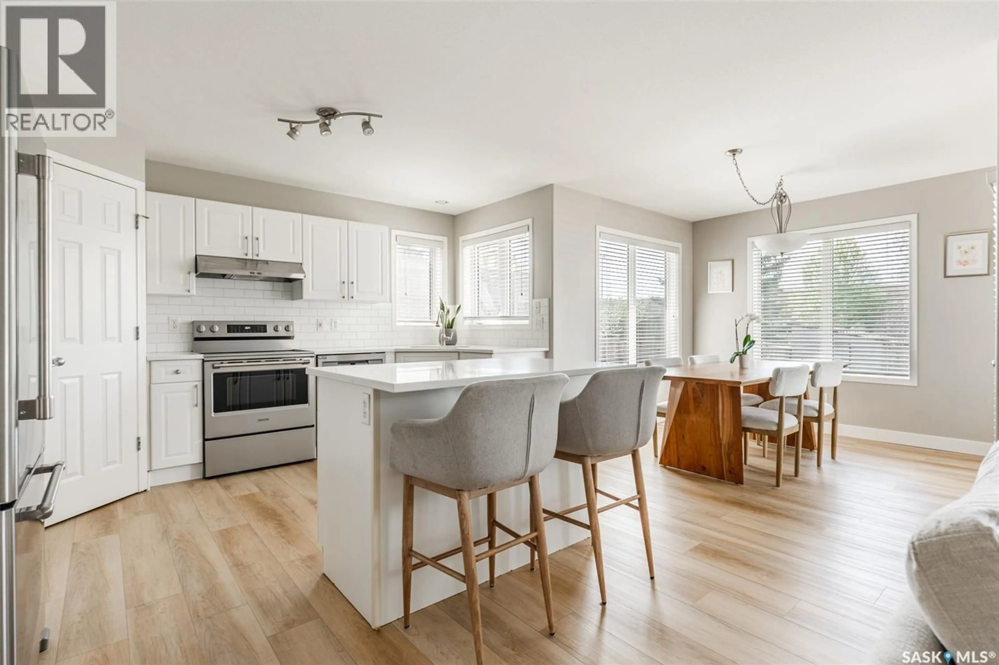 Open concept kitchen, unknown for 451 BUCKWOLD COVE, Saskatoon Saskatchewan S7N4W1