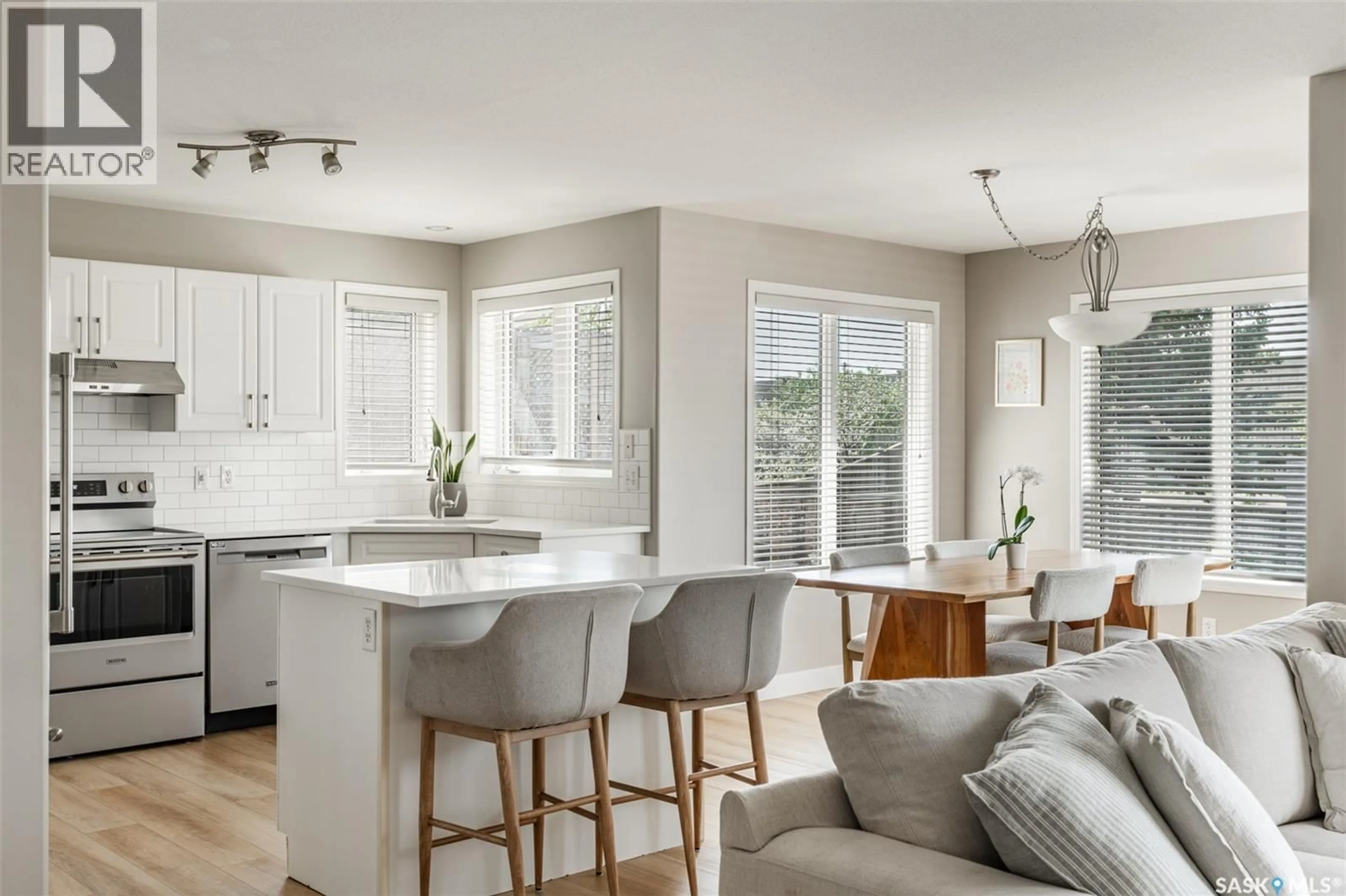 Open concept kitchen, unknown for 451 BUCKWOLD COVE, Saskatoon Saskatchewan S7N4W1