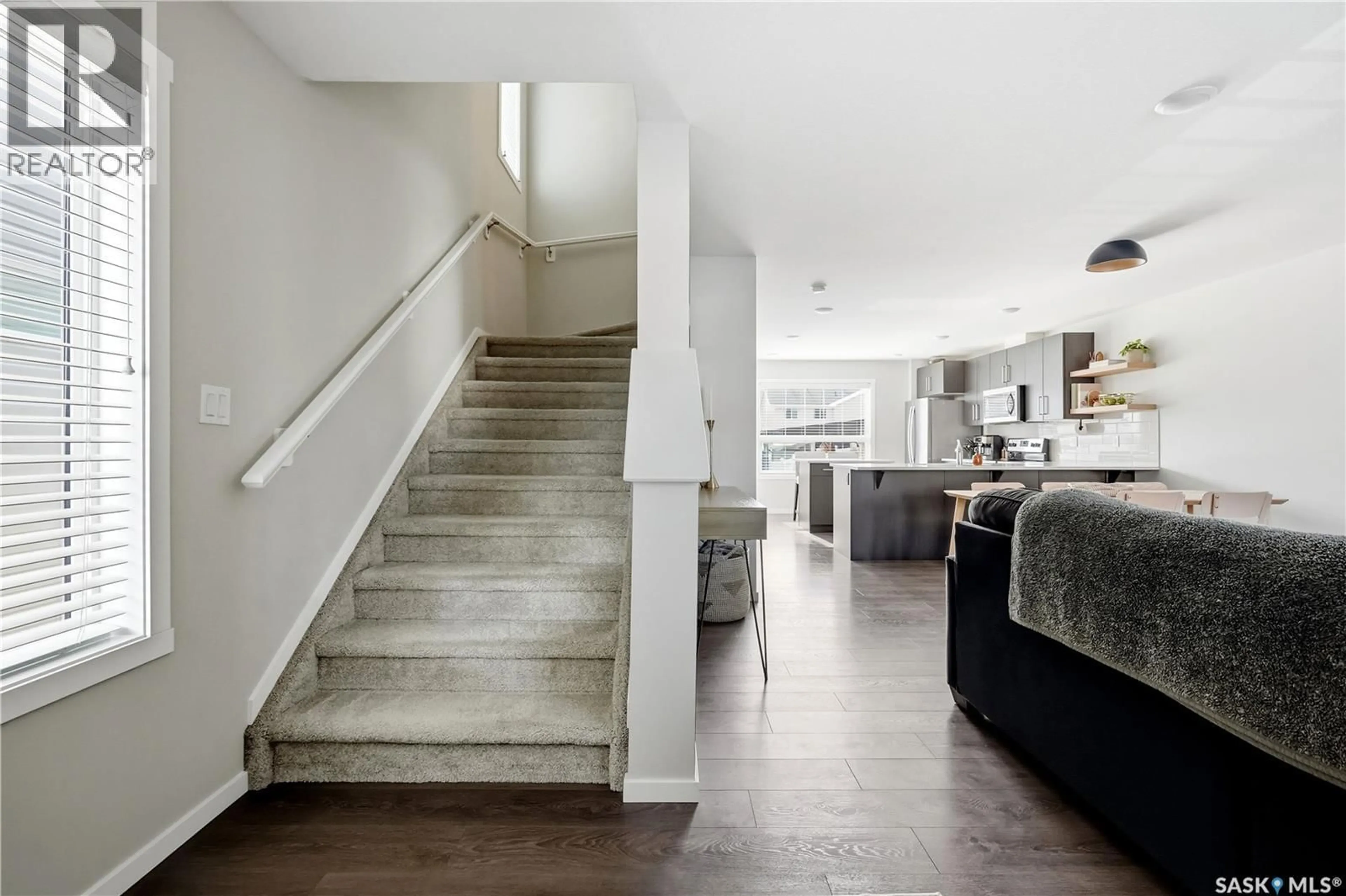 Stairs for 3428 GREEN TURTLE ROAD, Regina Saskatchewan S4V3N7