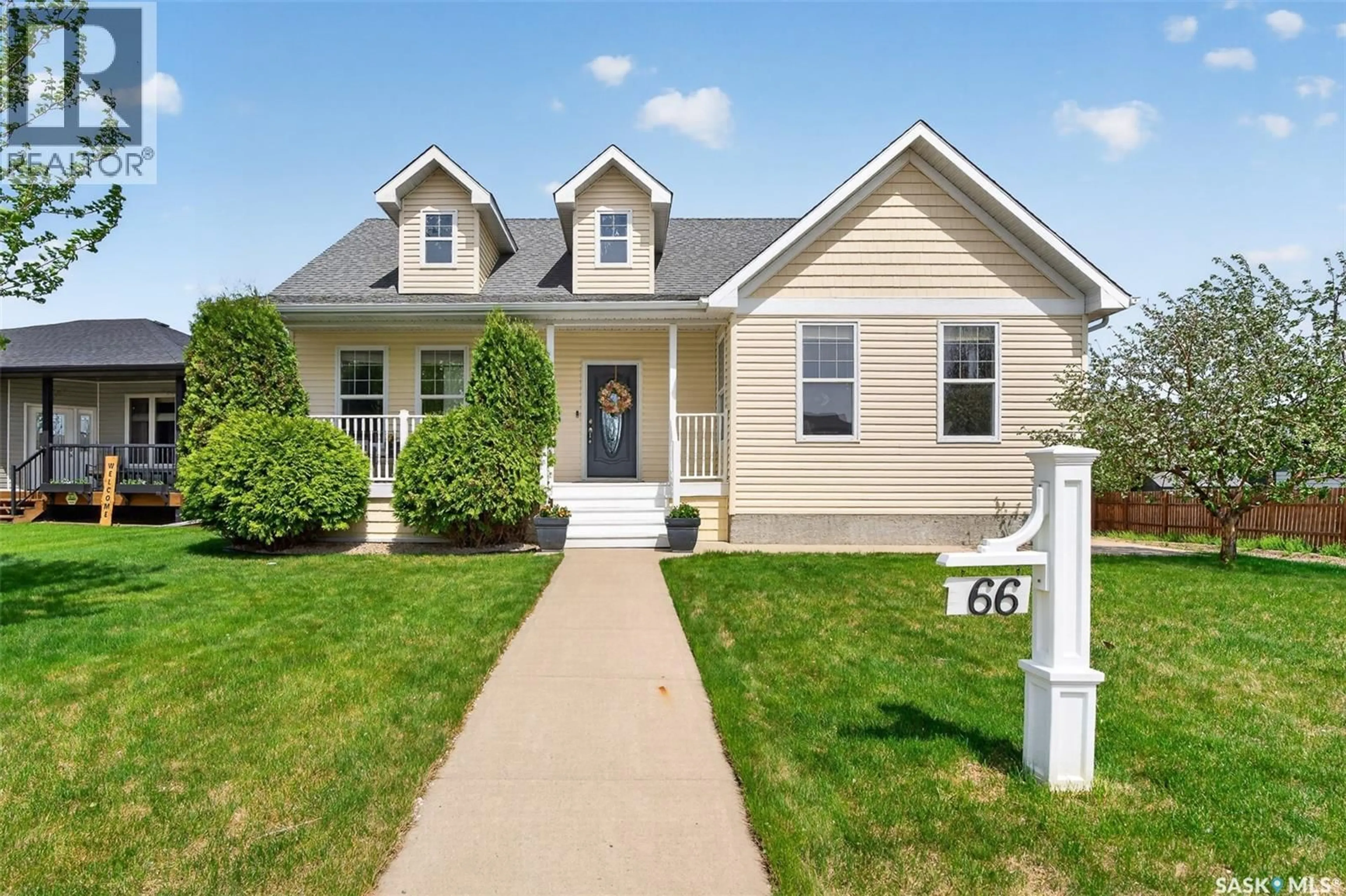 Home with vinyl exterior material, street for 66 EVERTON CRESCENT, Moose Jaw Saskatchewan S6K0A3