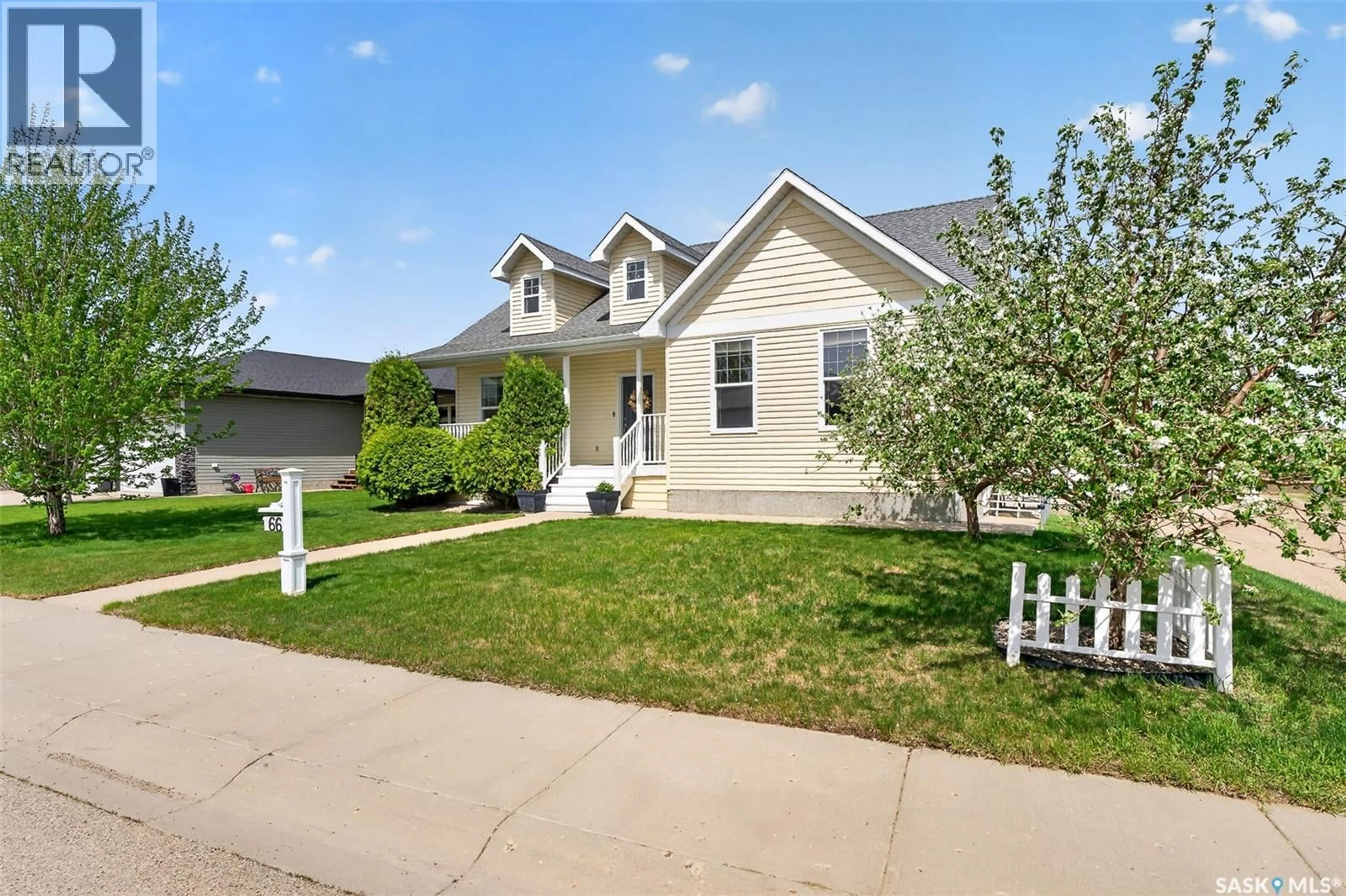 Home with vinyl exterior material, street for 66 EVERTON CRESCENT, Moose Jaw Saskatchewan S6K0A3