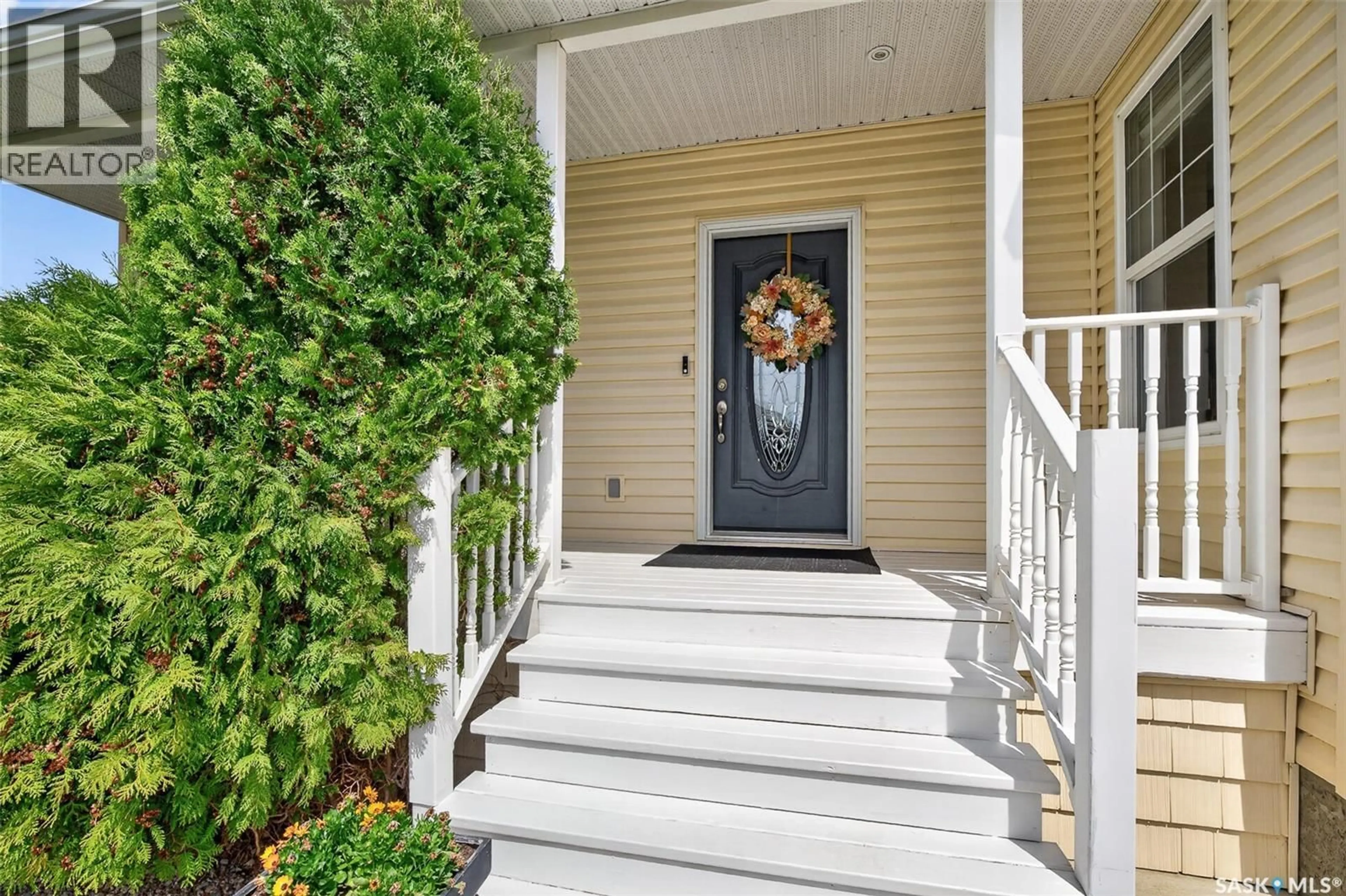 Indoor entryway for 66 EVERTON CRESCENT, Moose Jaw Saskatchewan S6K0A3