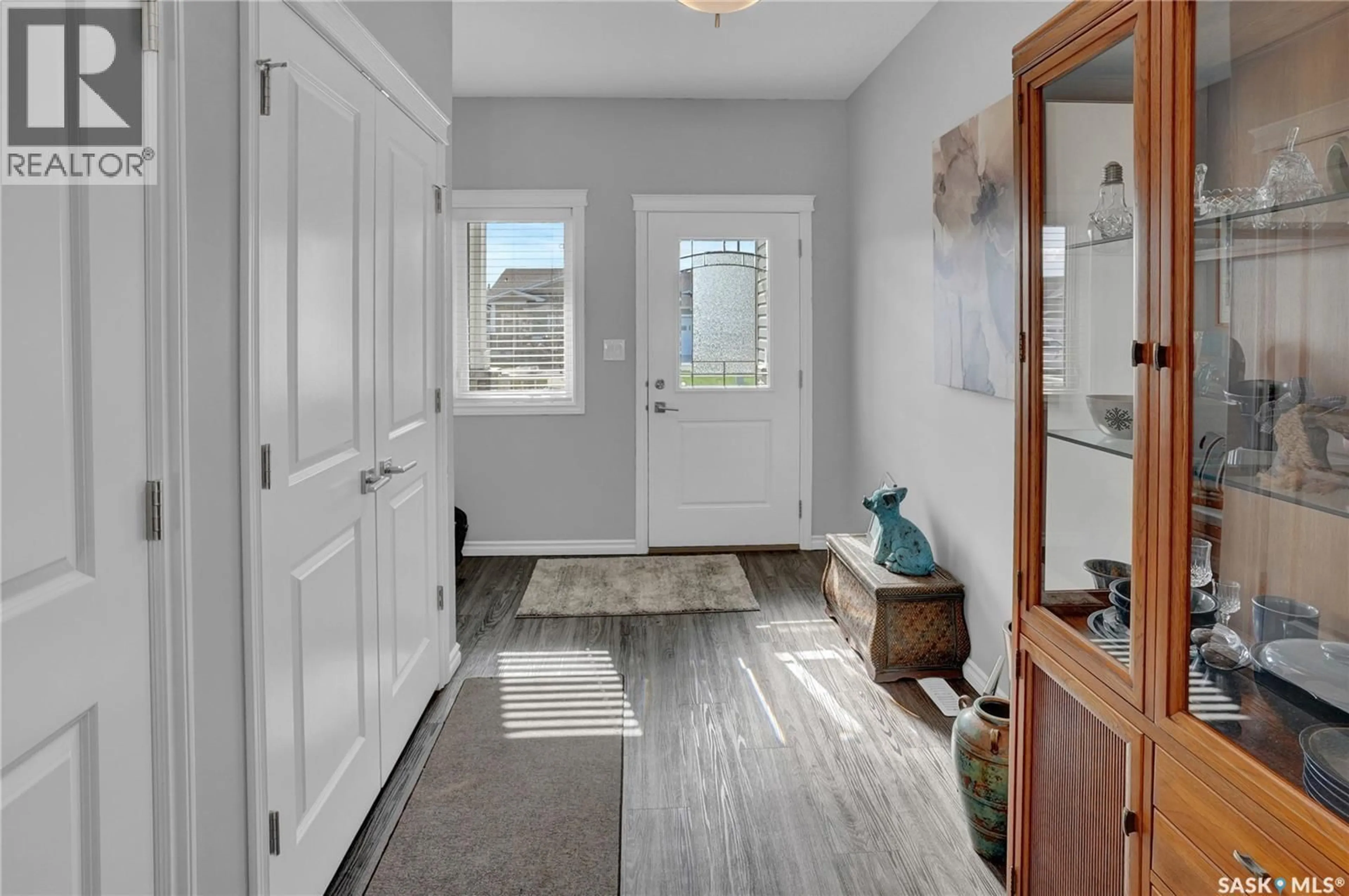Indoor entryway for 701 - 1015 BRADLEY STREET, Moose Jaw Saskatchewan S6H5Y4