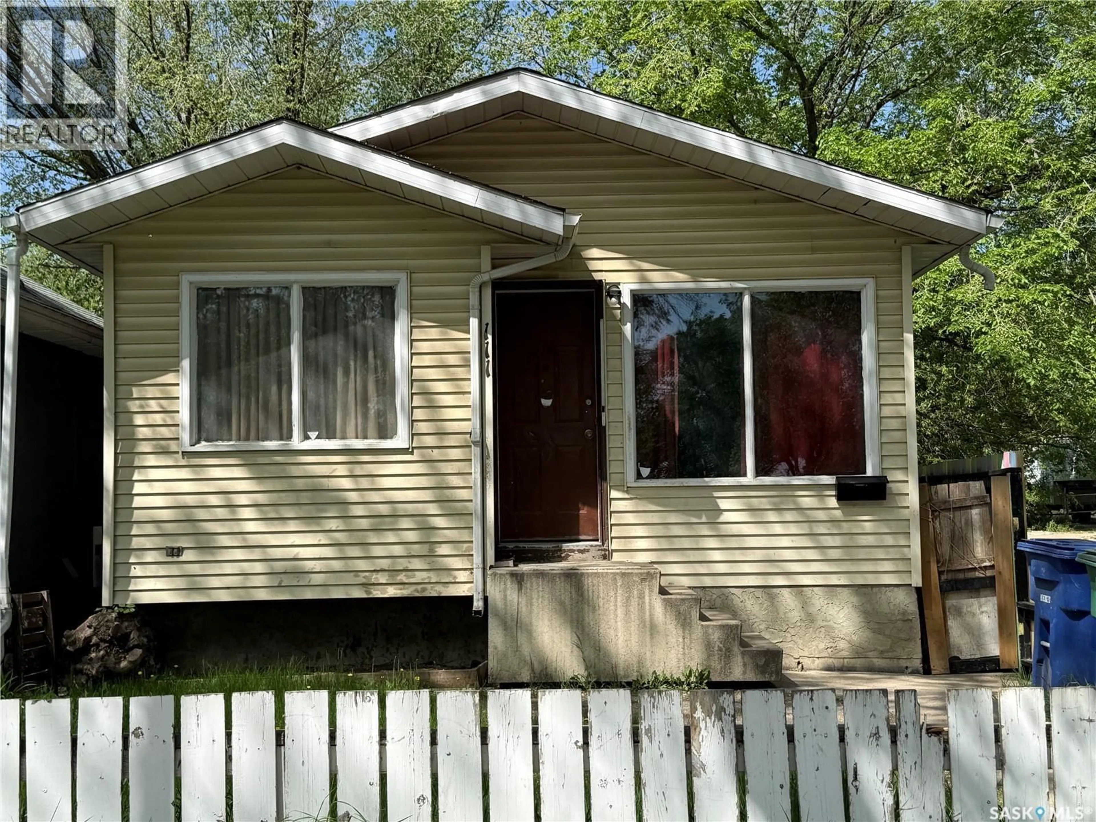 Home with vinyl exterior material, street for 111 M AVENUE, Saskatoon Saskatchewan S7M2K1