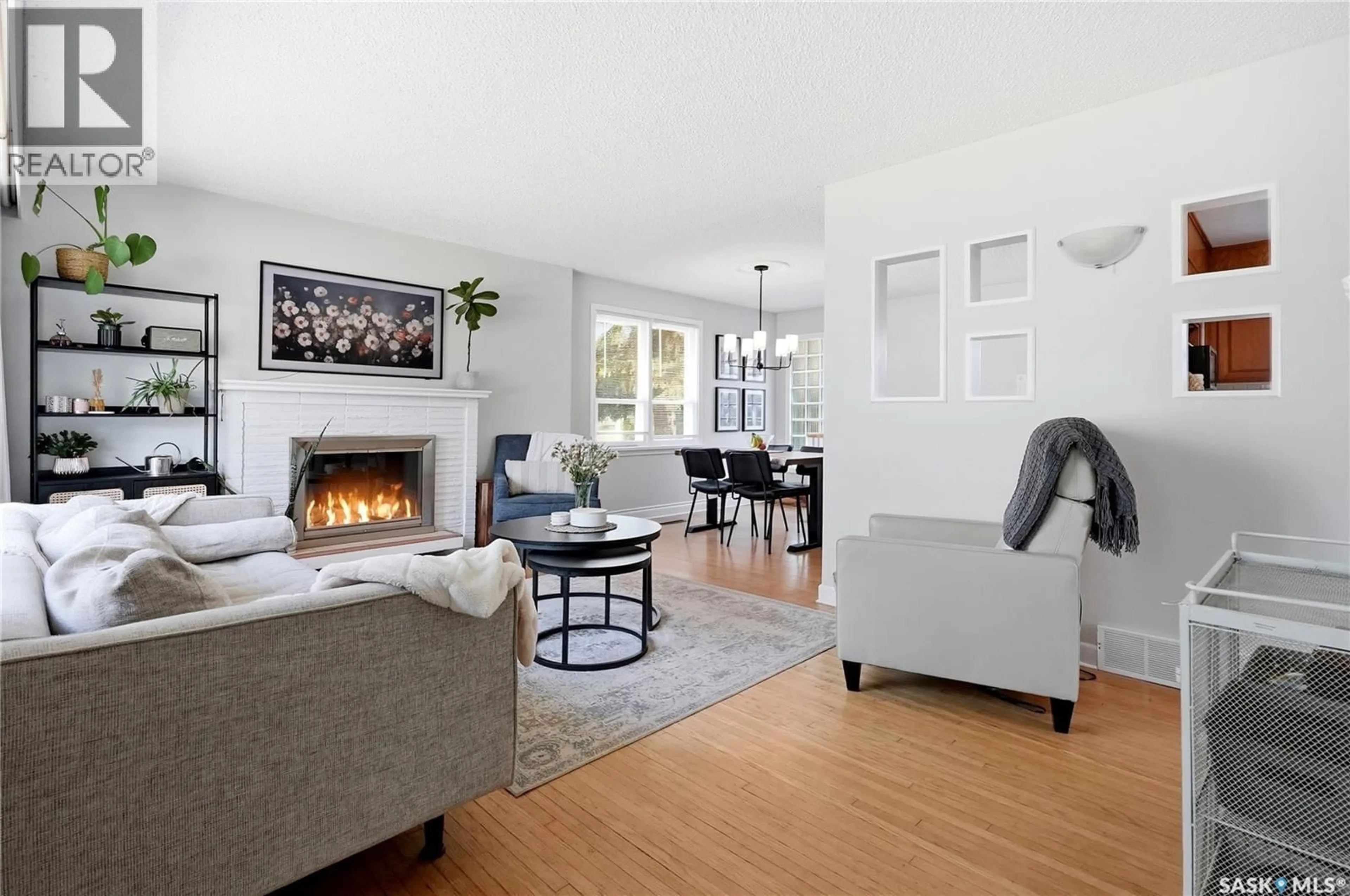 Living room with furniture, unknown for 2102 CUMBERLAND AVENUE, Saskatoon Saskatchewan S7J1Z3