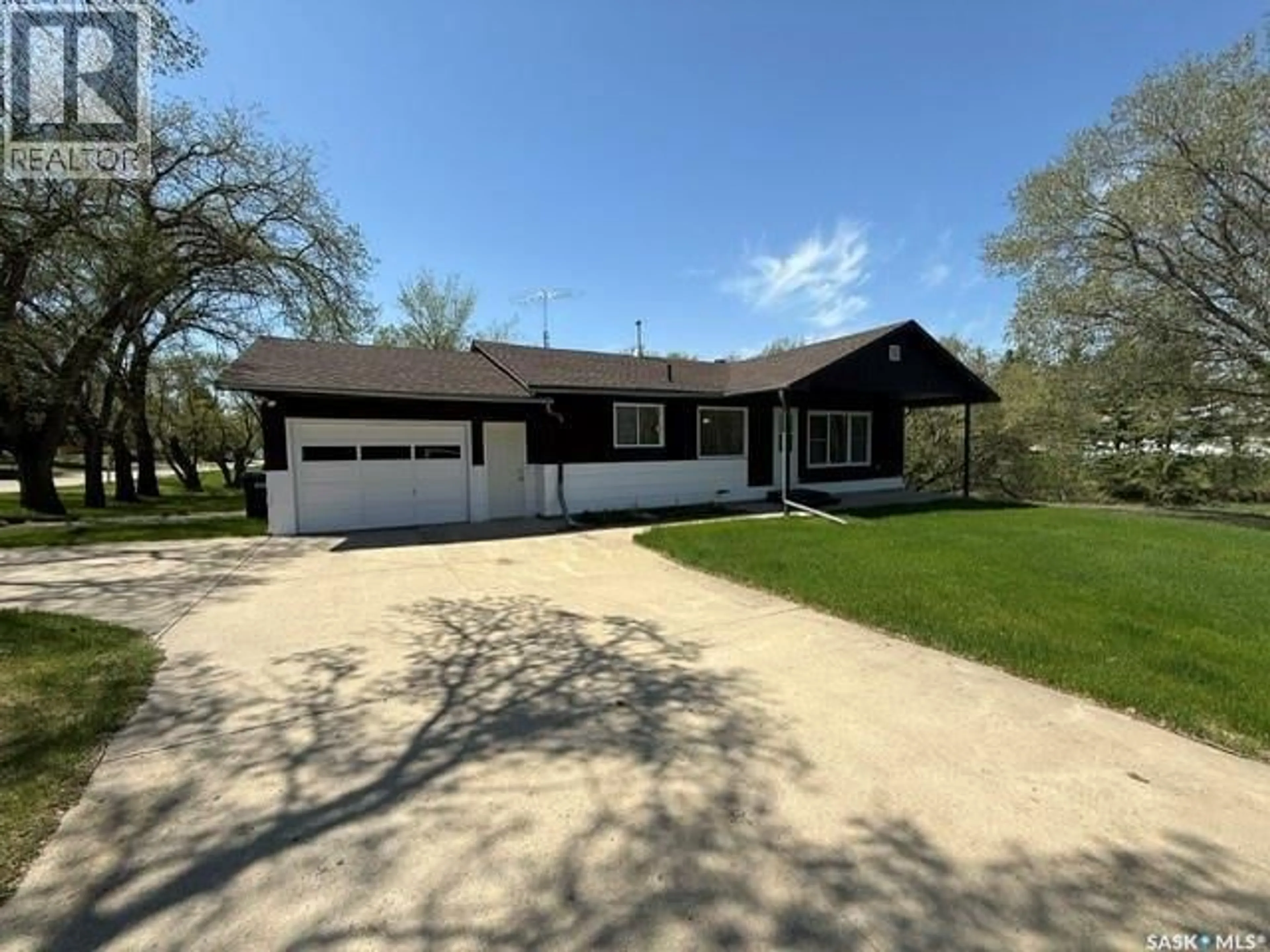 Home with vinyl exterior material, street for 161 PARK STREET, Kamsack Saskatchewan S0A1S0