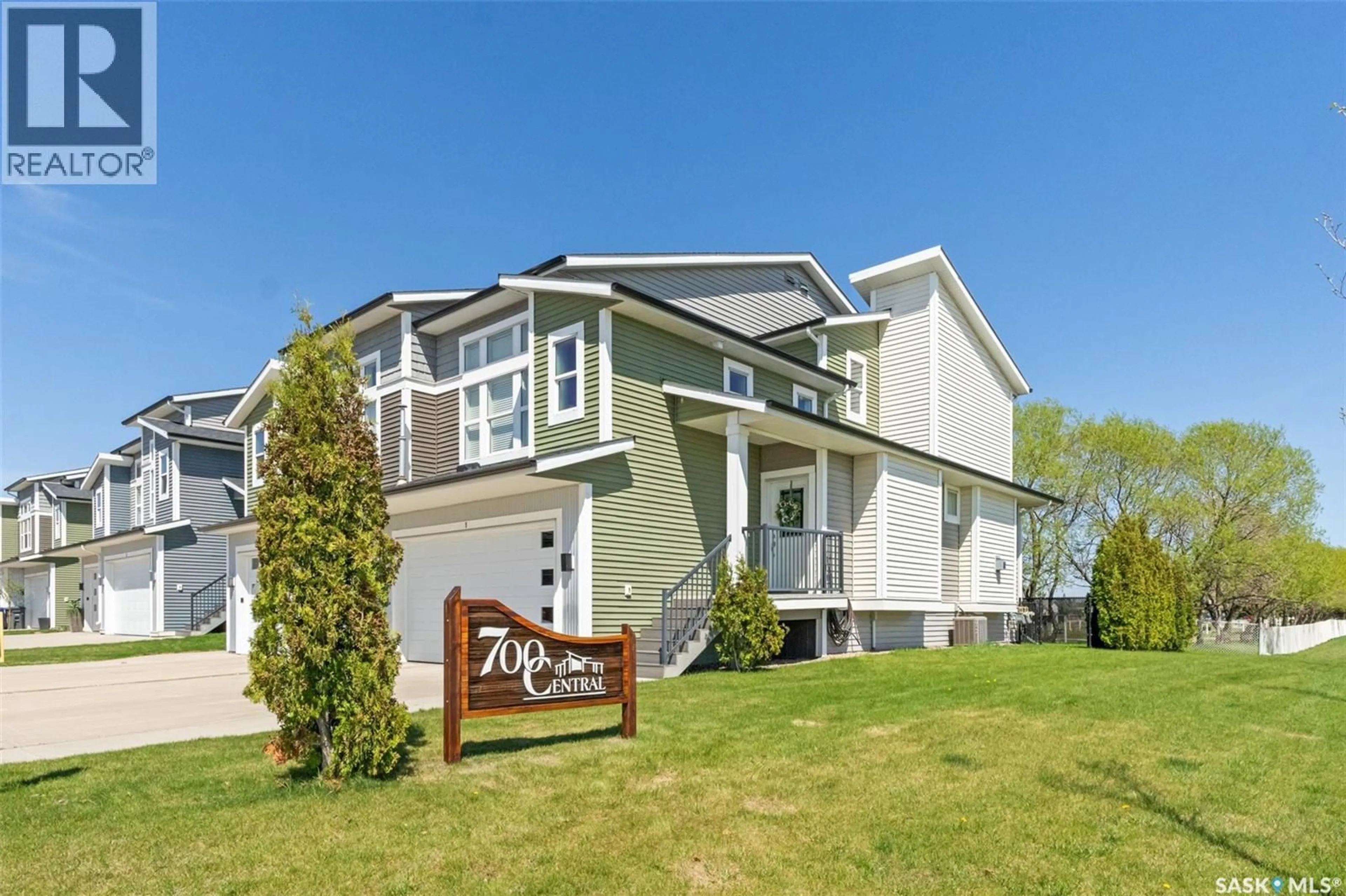 Home with vinyl exterior material, unknown for 1700 CENTRAL STREET, Warman Saskatchewan S0K0A1
