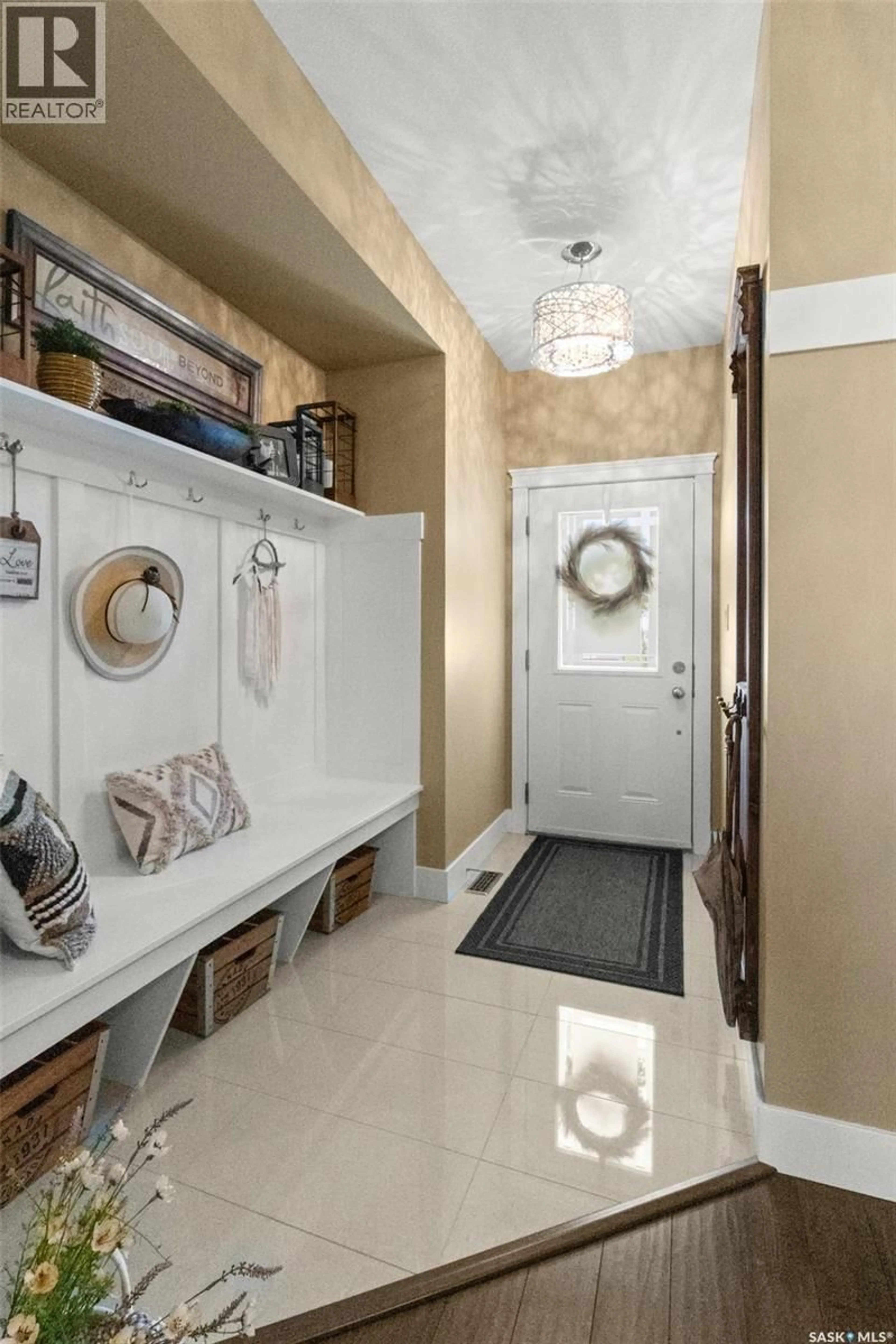 Indoor entryway for 1700 CENTRAL STREET, Warman Saskatchewan S0K0A1