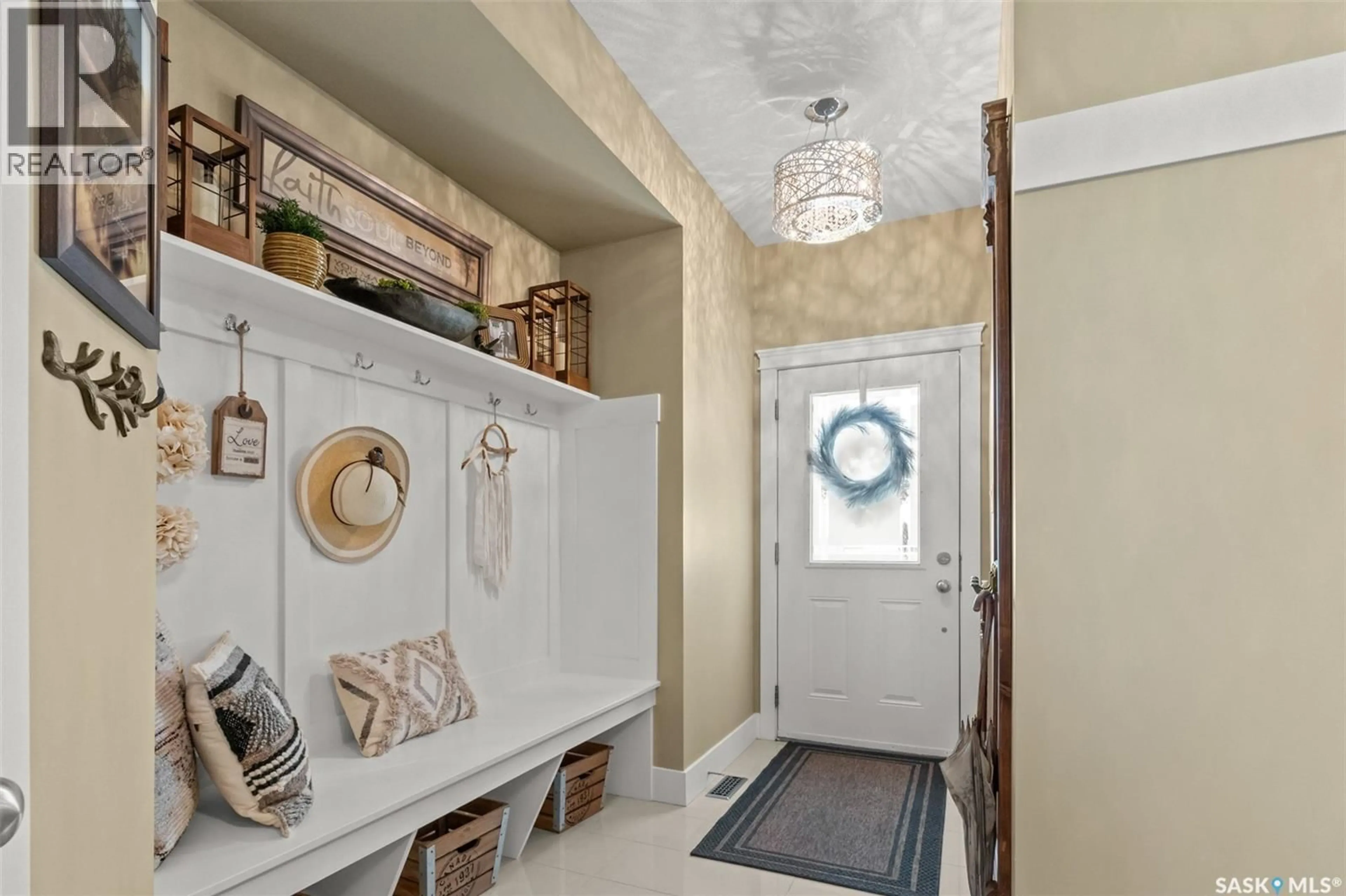 Indoor entryway for 1700 CENTRAL STREET, Warman Saskatchewan S0K0A1