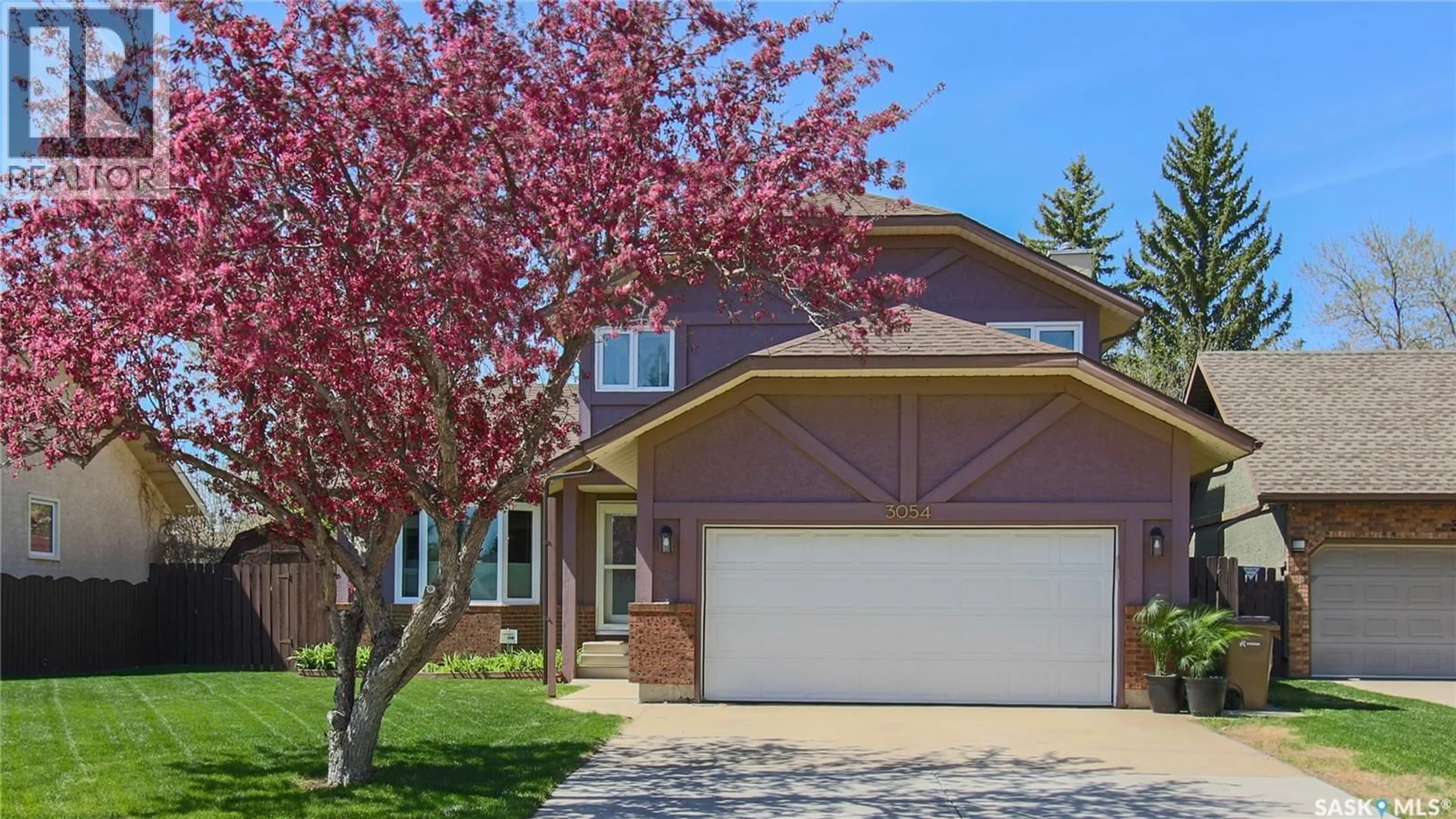 Home with vinyl exterior material, street for 3054 REVES ROAD, Regina Saskatchewan S4V1Y6