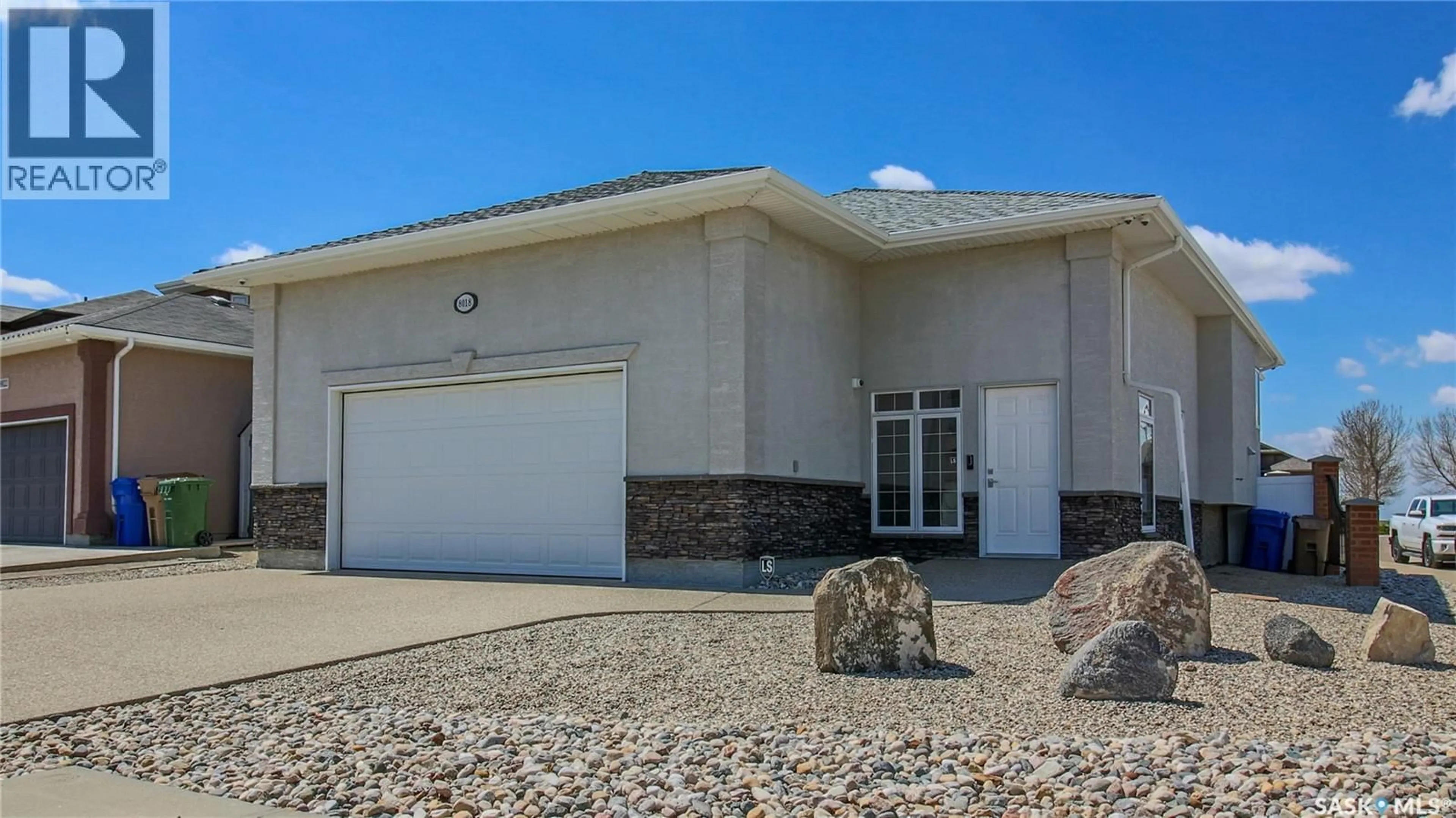 Home with vinyl exterior material, street for 8018 FAIRWAYS WEST DRIVE, Regina Saskatchewan S4Y0A5