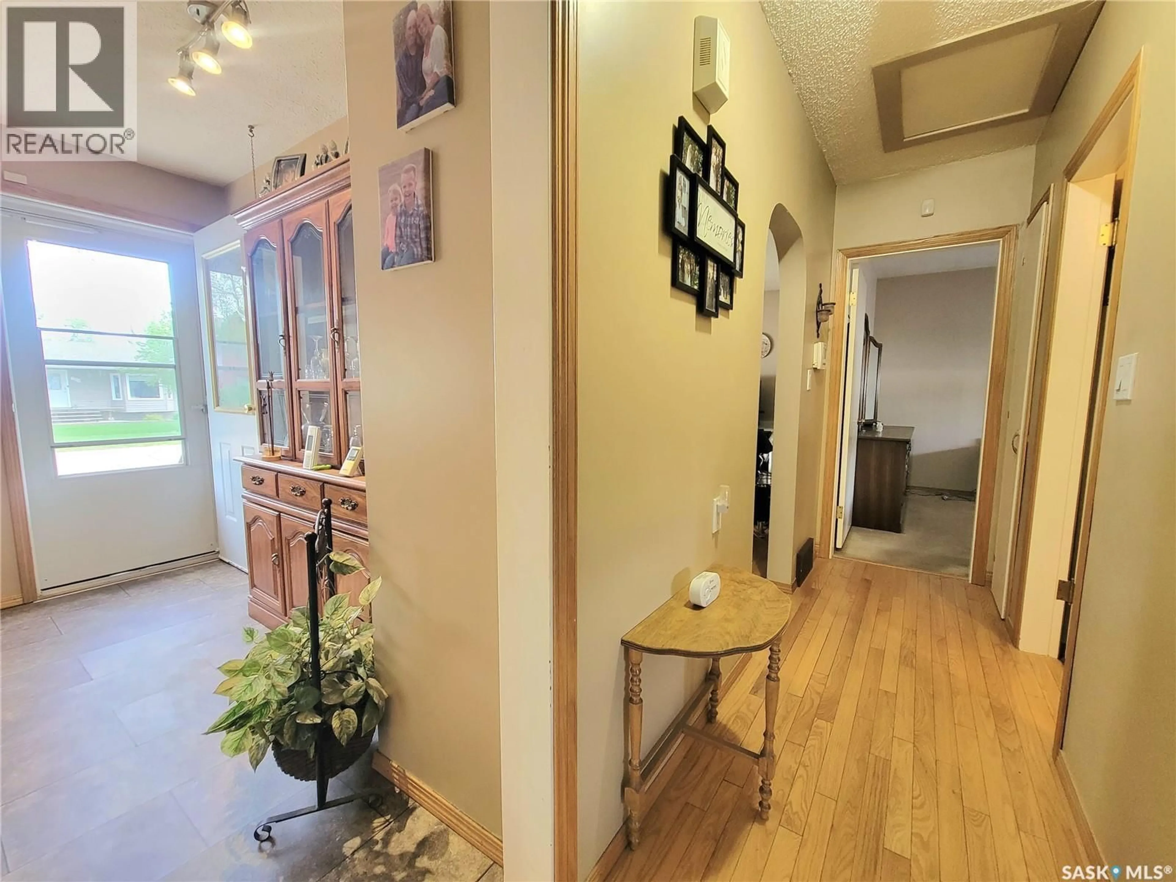 Indoor foyer for E - 303 3 STREET, Wilkie Saskatchewan S0K4W0