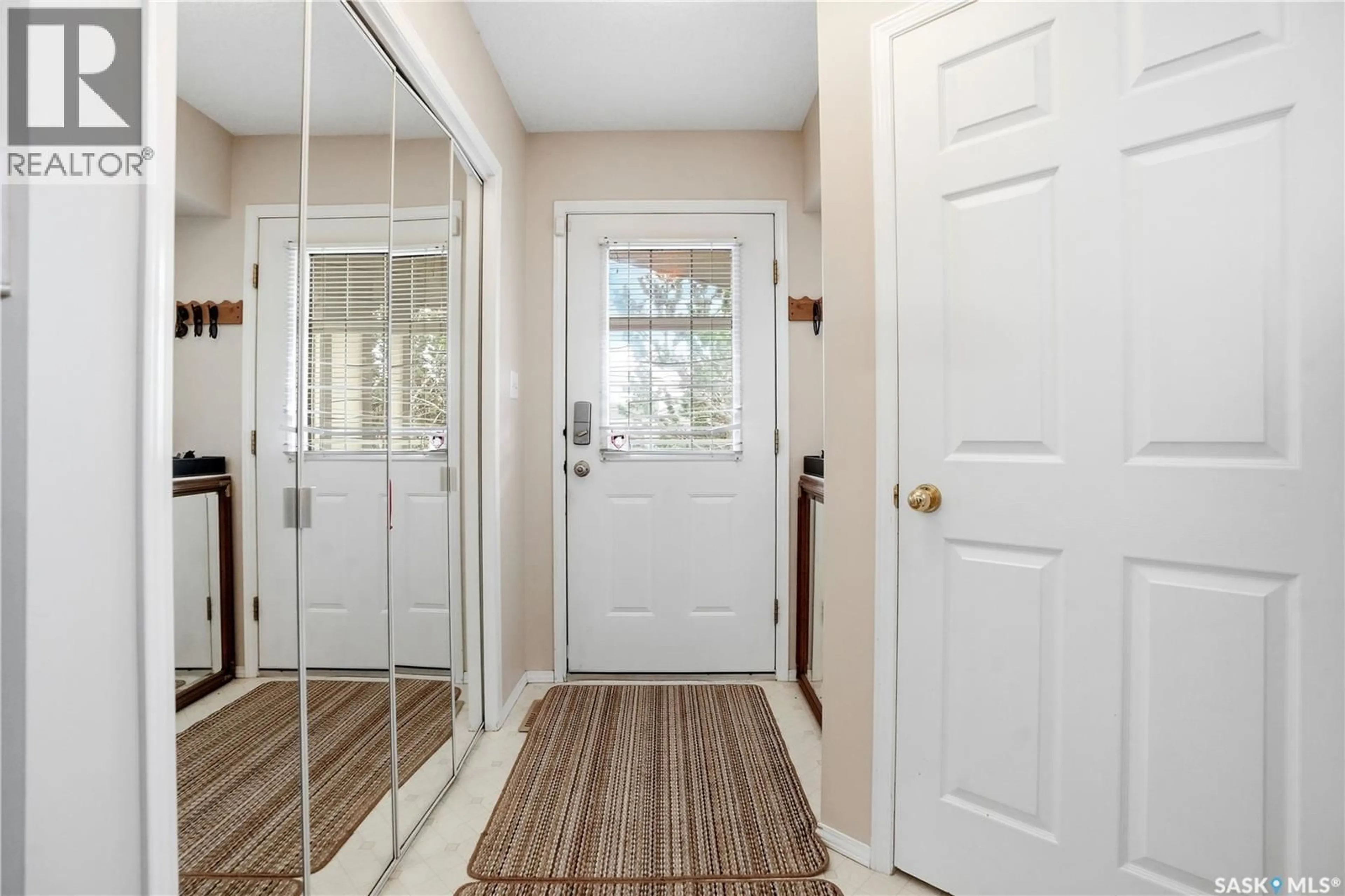 Indoor entryway for N - 1204 BOEHM BAY, Regina Saskatchewan S4X4M2