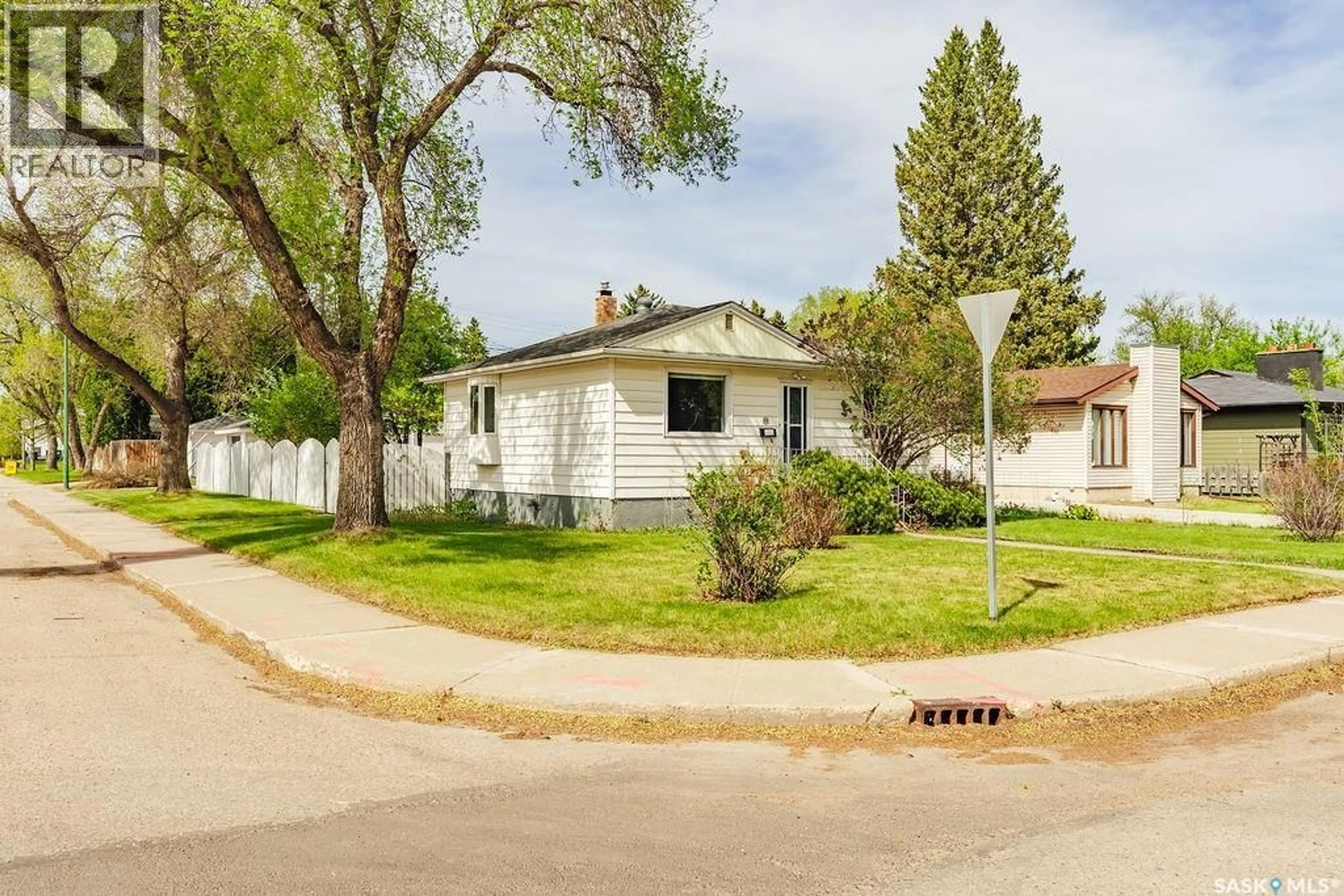 Home with vinyl exterior material, street for 901 1ST STREET, Saskatoon Saskatchewan S7H1T2