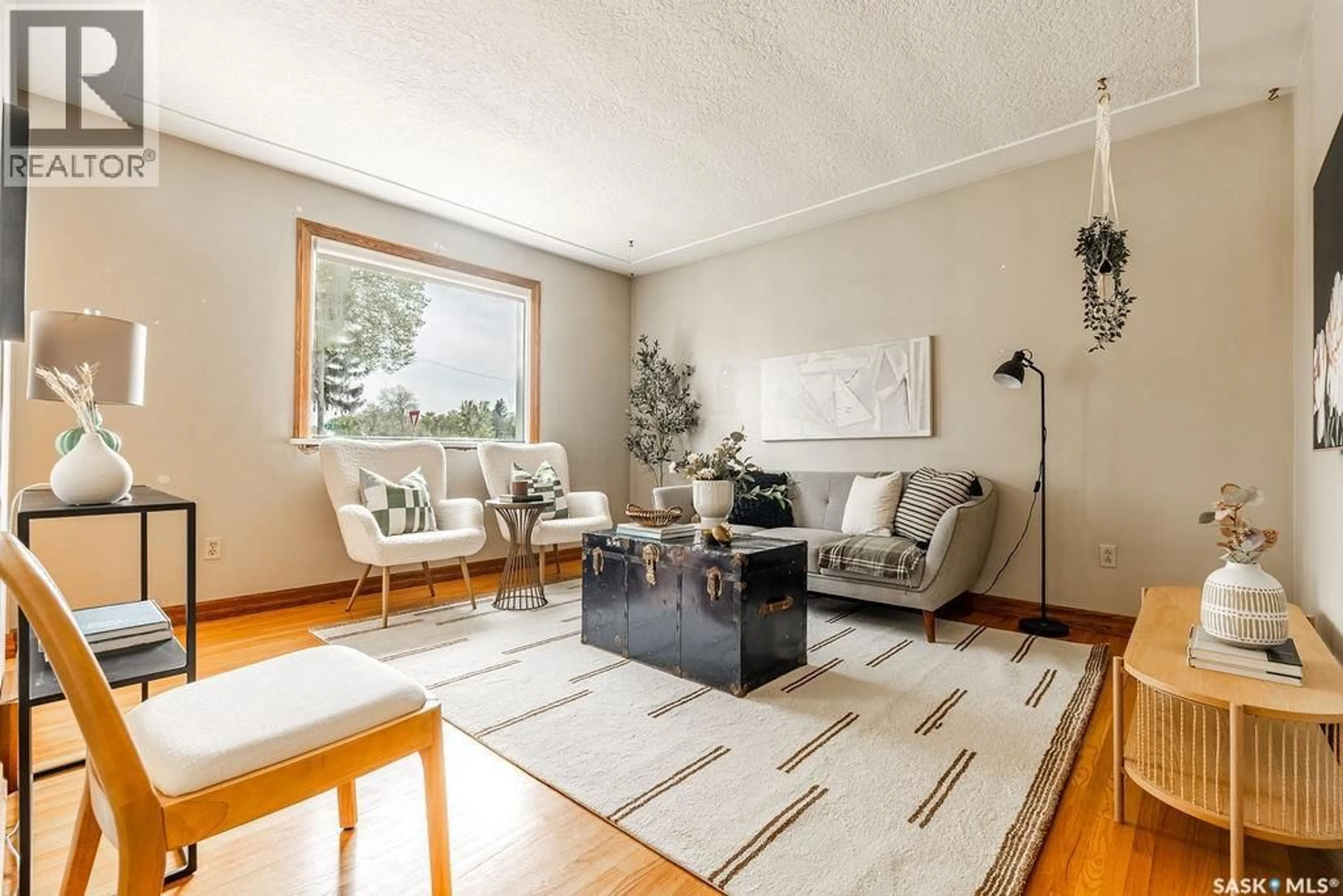 Living room with furniture, unknown for 901 1ST STREET, Saskatoon Saskatchewan S7H1T2