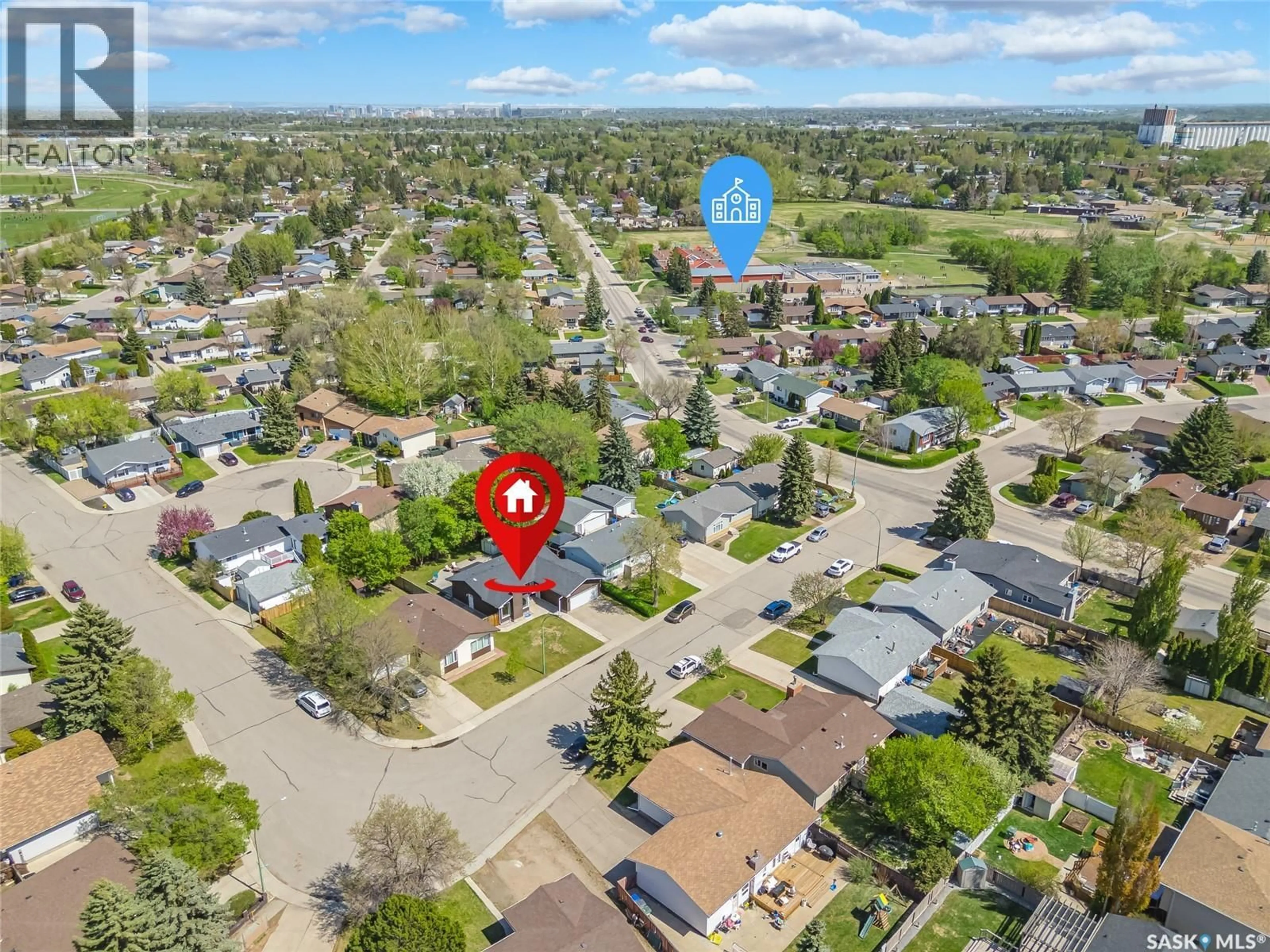 A pic from outside/outdoor area/front of a property/back of a property/a pic from drone, street for 215 NEATBY CRESCENT, Saskatoon Saskatchewan S7M4W9
