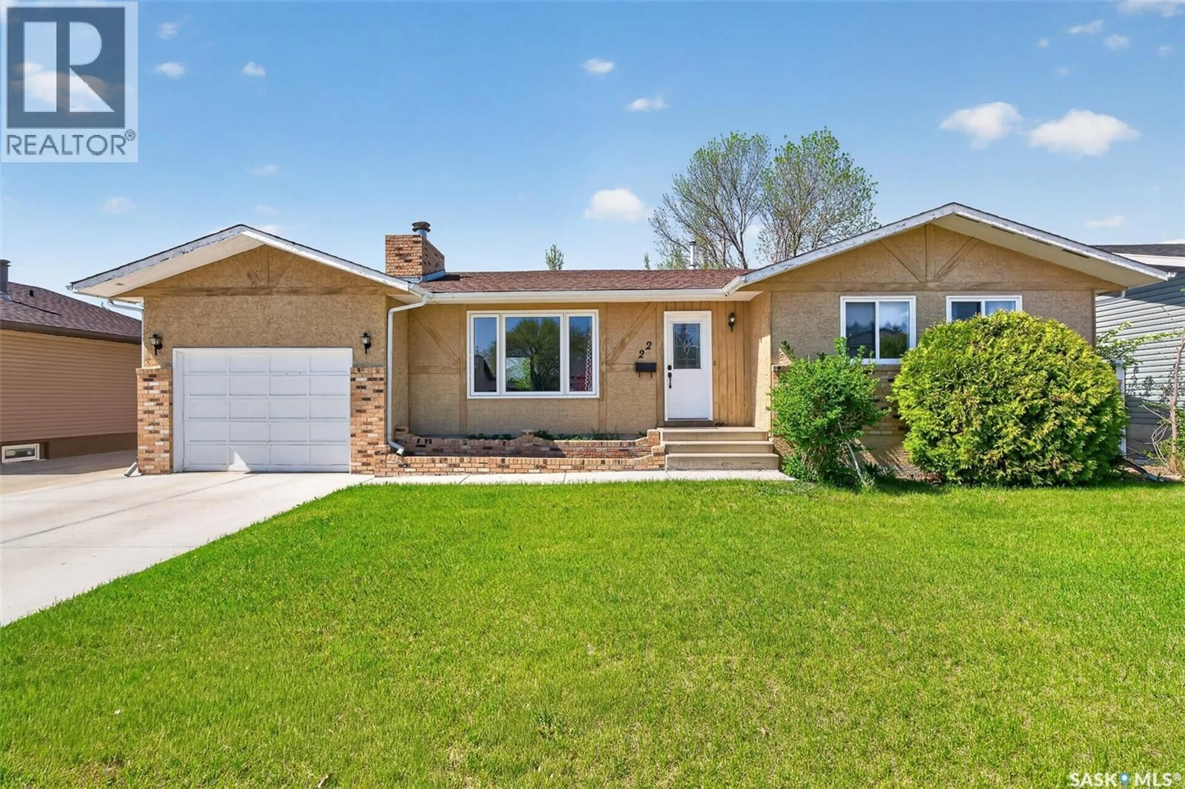 Home with vinyl exterior material, street for 22 EDELWEISS CRESCENT, Moose Jaw Saskatchewan S6J1E5
